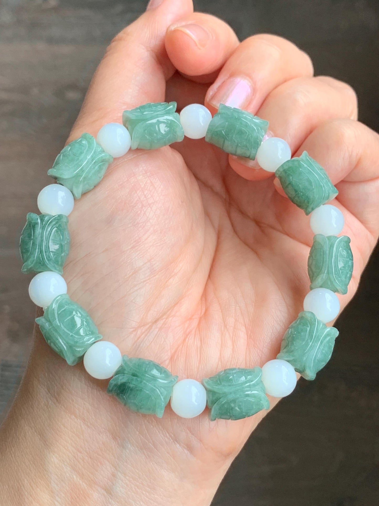 Natural Grade A Translucent Dusty Green Jade Jadeite Carved Turtle Shell Charm Beaded Bracelet 7.75” 36g Stretchy 天然糯种豆绿翡翠富甲玛瑙手串 FJL336