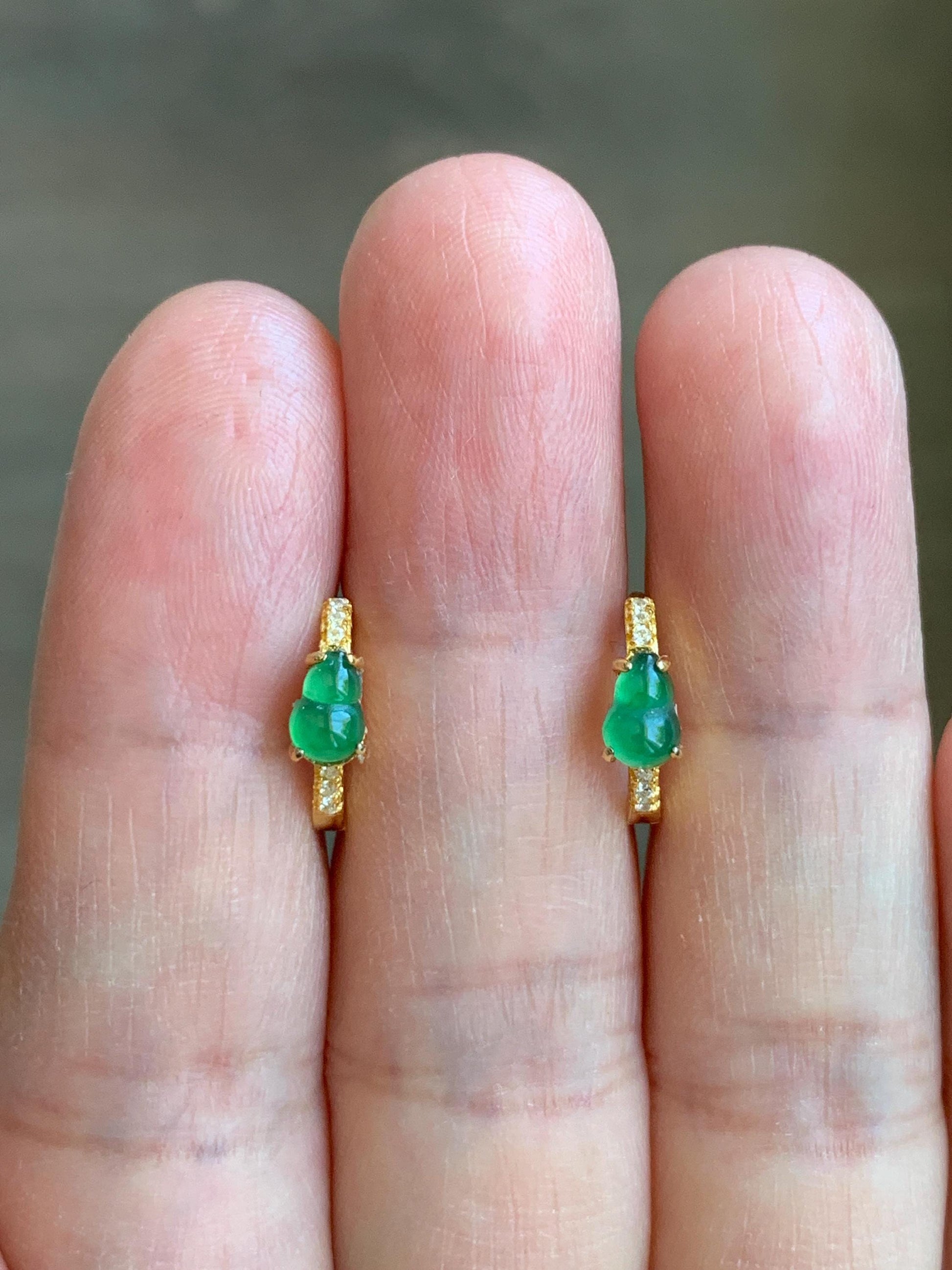 Natural Guatemalan Icy Translucent Vibrant Green Gourd Jadeite Hoop Huggie Earrings Sterling Silver Yellow Gold Overlay 天然冰危绿翡翠葫芦银镶耳包 XHL68
