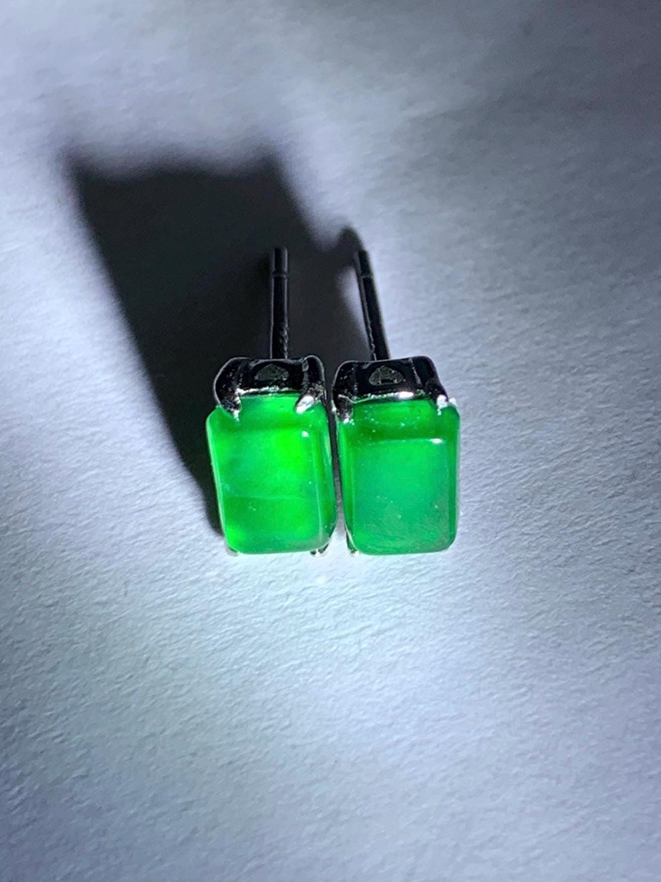 Natural Grade A Guatemalan Icy Translucent Vibrant Green Jade Jadeite Rectangle Cabochon Stud Earrings Sterling Silver 天然冰危绿翡翠银镶耳钉 XFT55-Y