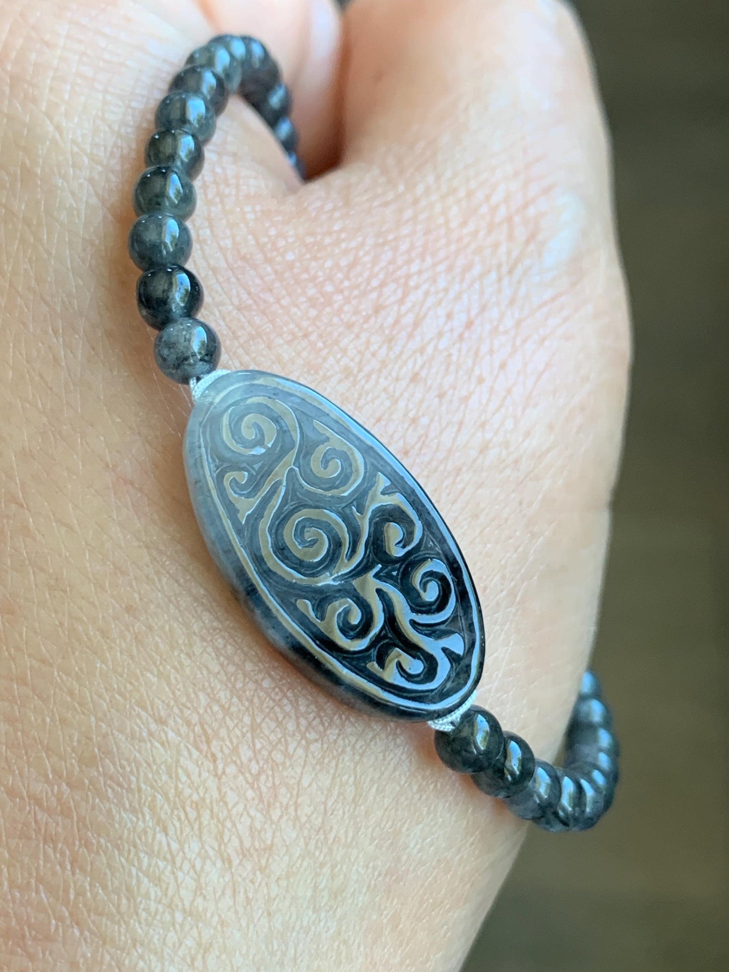 Natural Grade A Icy Highly Translucent Gelatinous Wuji Jade Jadeite Engraved Oval Coin Petite Beaded Bracelet 6.75 8g 天然冰胶乌鸡翡翠手牌圆珠手串 WJP165