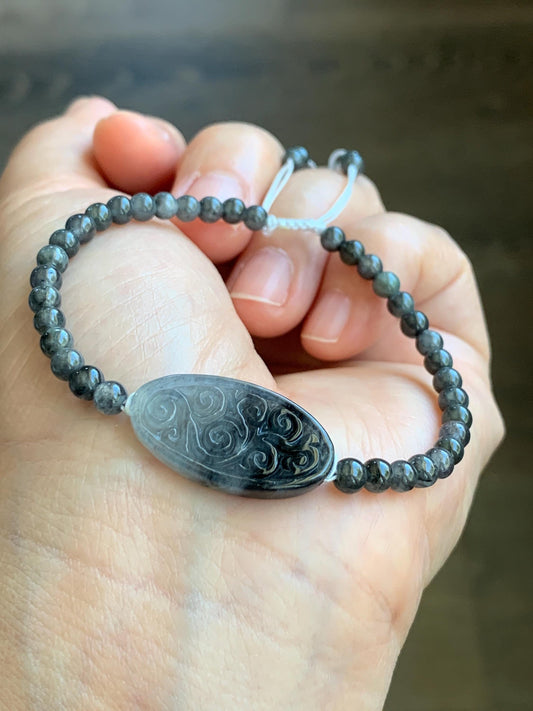 Natural Grade A Icy Highly Translucent Gelatinous Wuji Jade Jadeite Engraved Oval Coin Petite Beaded Bracelet 6.75 8g 天然冰胶乌鸡翡翠手牌圆珠手串 WJP165
