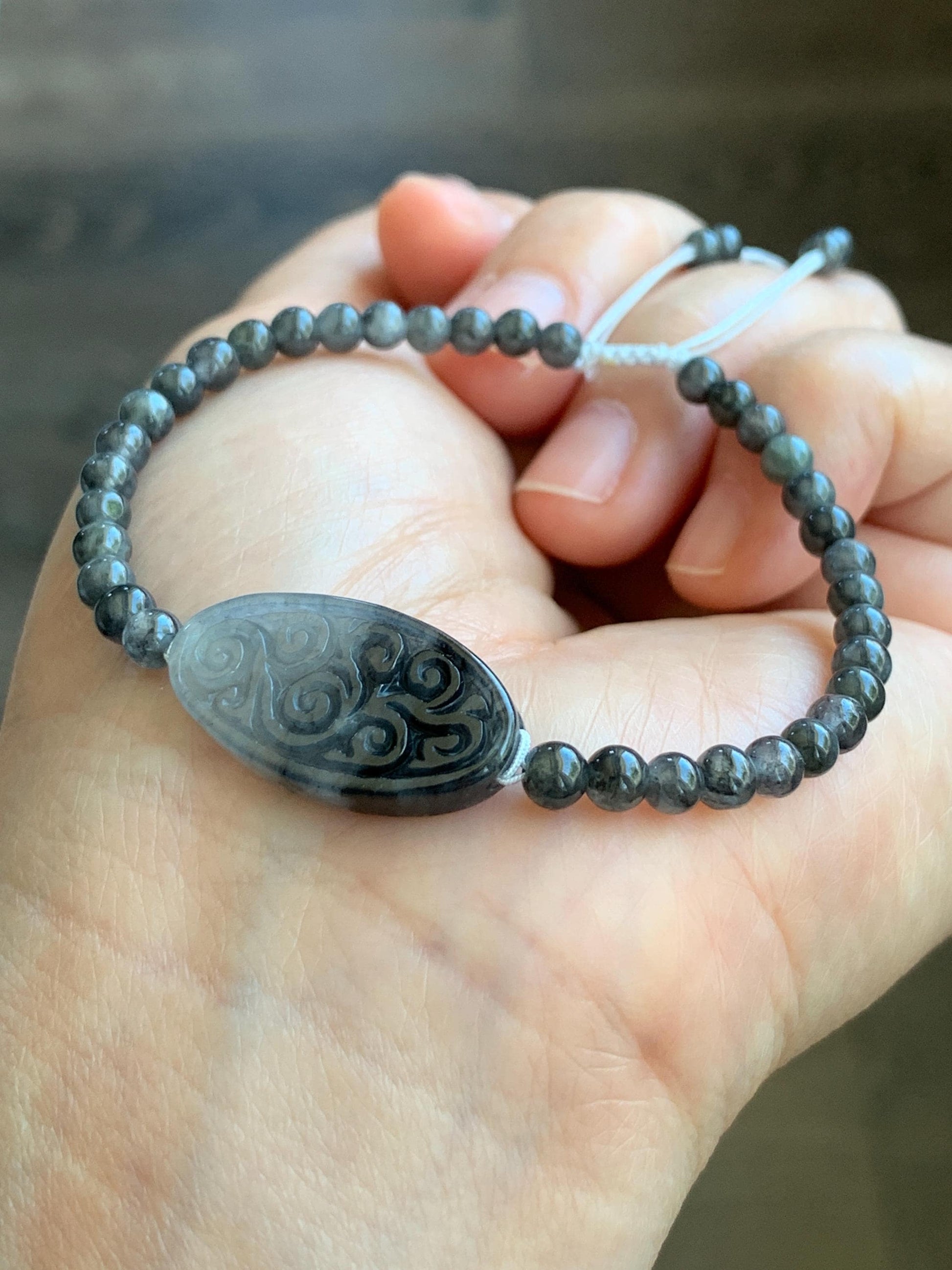 Natural Grade A Icy Highly Translucent Gelatinous Wuji Jade Jadeite Engraved Oval Coin Petite Beaded Bracelet 6.75 8g 天然冰胶乌鸡翡翠手牌圆珠手串 WJP165