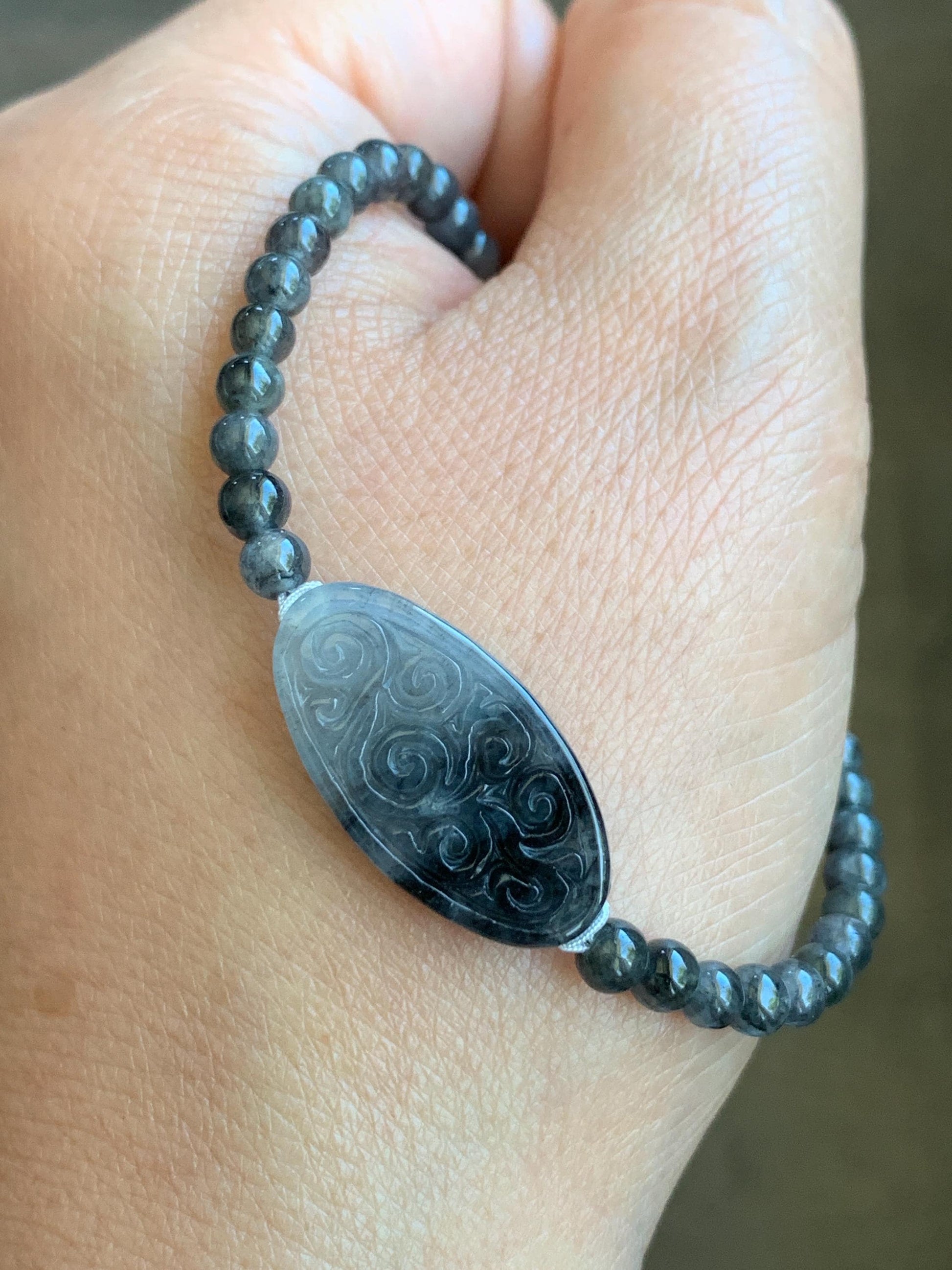 Natural Grade A Icy Highly Translucent Gelatinous Wuji Jade Jadeite Engraved Oval Coin Petite Beaded Bracelet 6.75 8g 天然冰胶乌鸡翡翠手牌圆珠手串 WJP165