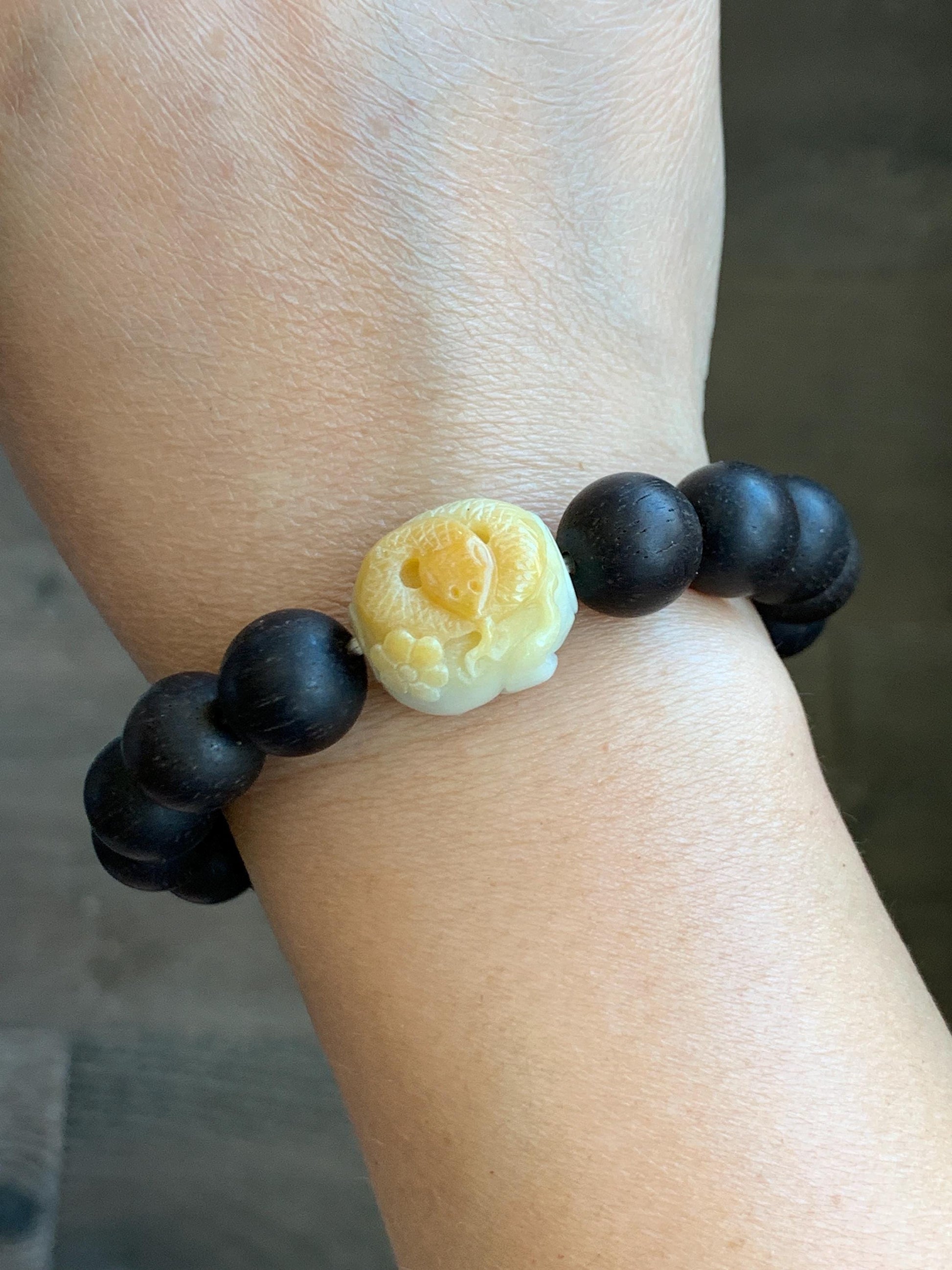 Natural Grade A Icy Translucent Yellow Marbled Jadeite Carved Snake Cherry Blossom Barrel Bead Beaded Bracelet 8" 天然黄飘花翡翠蛇梅花桶珠木珠手串 HUS129