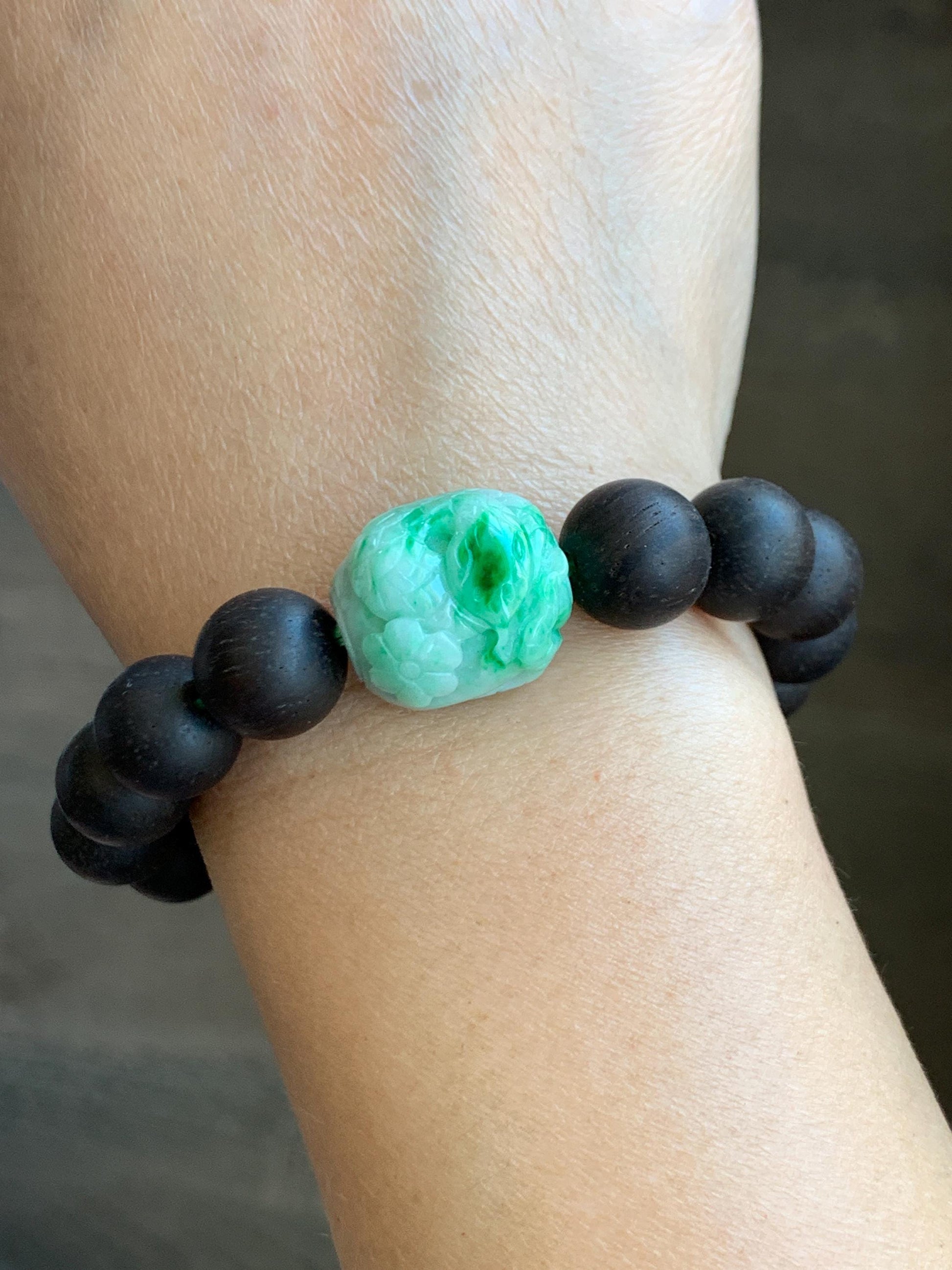 Natural Grade A Icy Green Wuji Marbled Jadeite Carved Snake Cherry Blossom Barrel Bead Beaded Bracelet 7.5" 29g 天然啦绿乌鸡翡翠蛇梅花桶珠木珠手串 LWS129