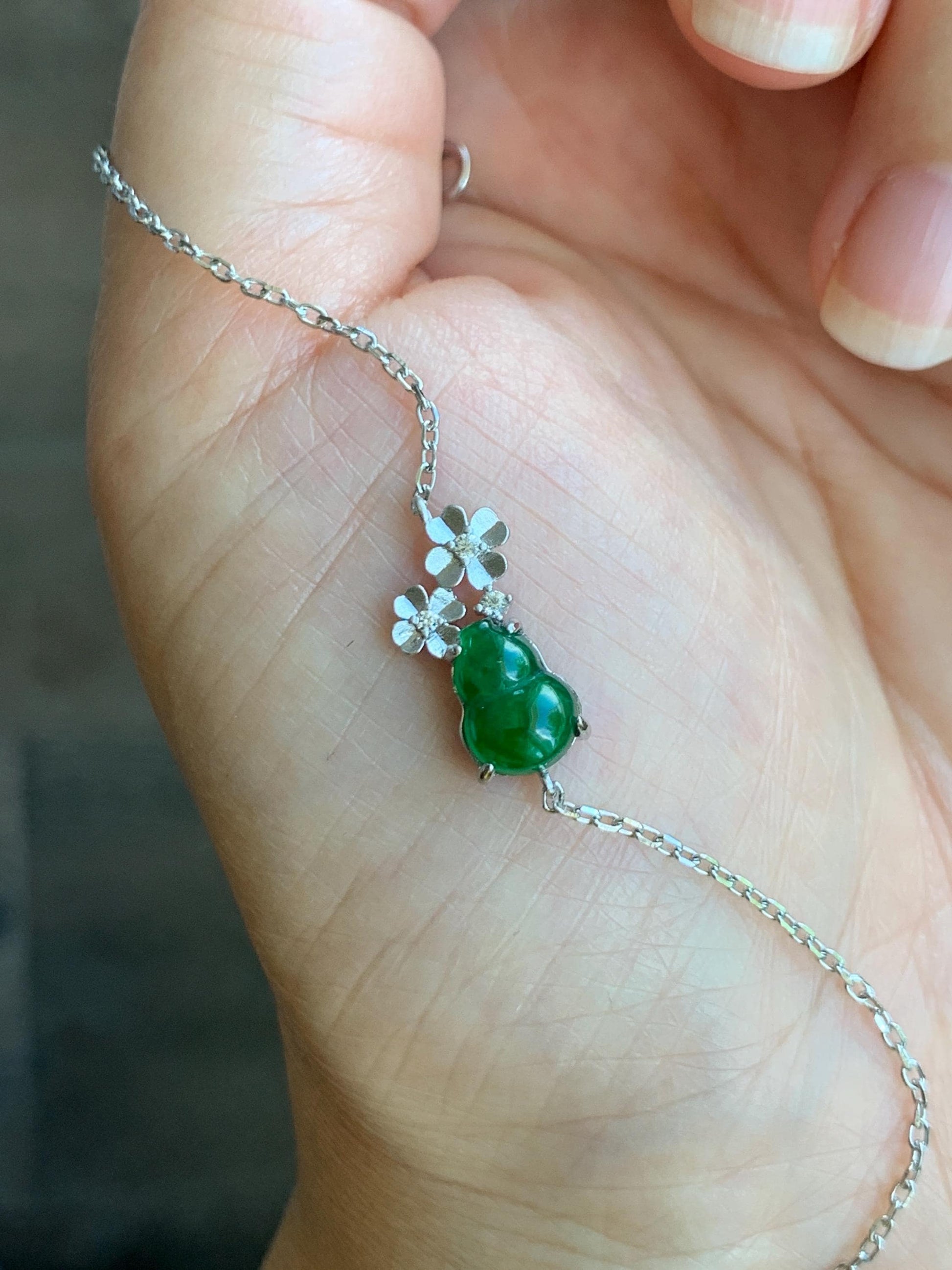 Natural Grade A Guatemalan Icy Translucent Vibrant Green Gourd Hulu Jadeite Flower Chain Bracelet Sterling Silver 6.5" 天然冰危绿翡翠葫芦梅花银手链 HGG160