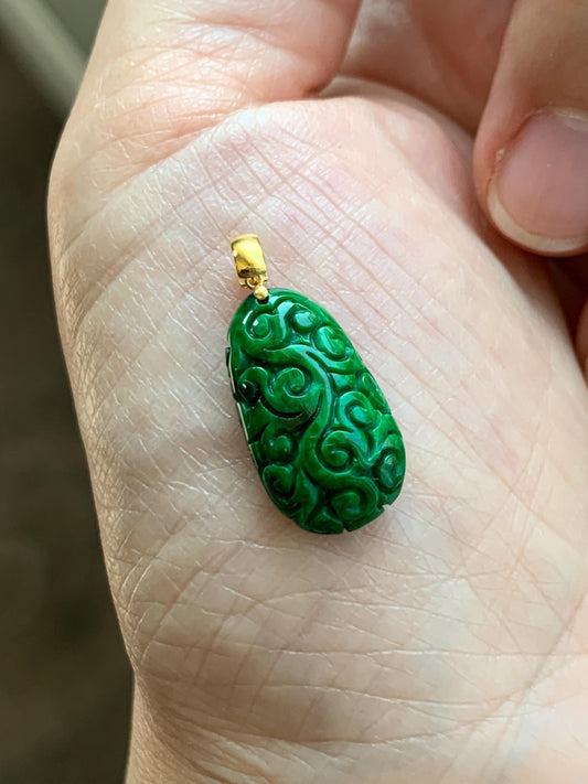 Certified Natural Grade A Icy Vibrant Hot Green Jade Jadeite Engraved Teardrop Pendant 18K Yellow Gold 2.11g 天然辣绿花青翡翠仿古雕水滴吊坠 9438