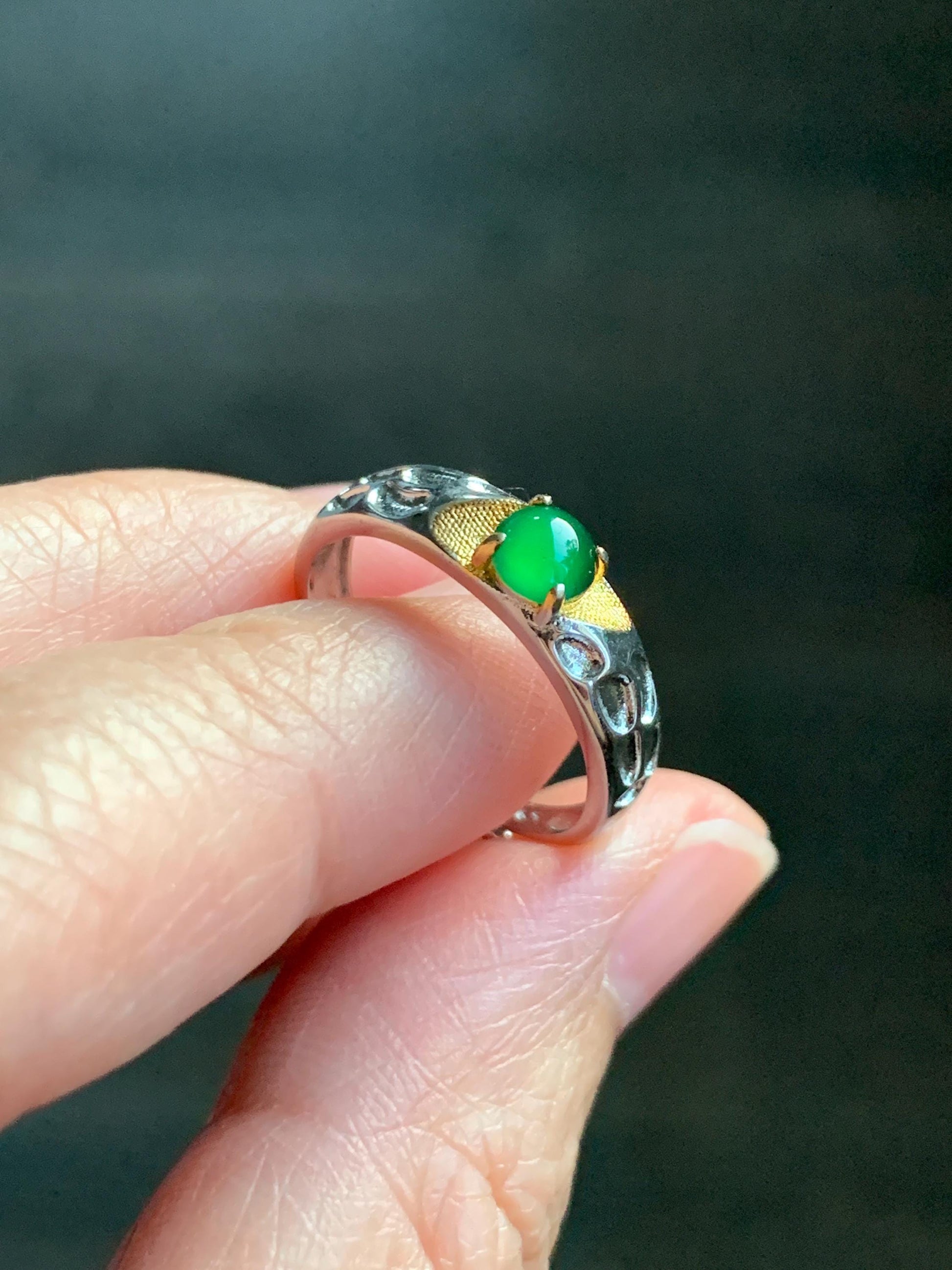 Natural Guatemalan Icy Translucent Vibrant Green Round Jadeite Band Style Ring Two-tone Sterling Silver Size 7 Adjustable 天然冰危绿翡翠银镶戒指 TTB56A