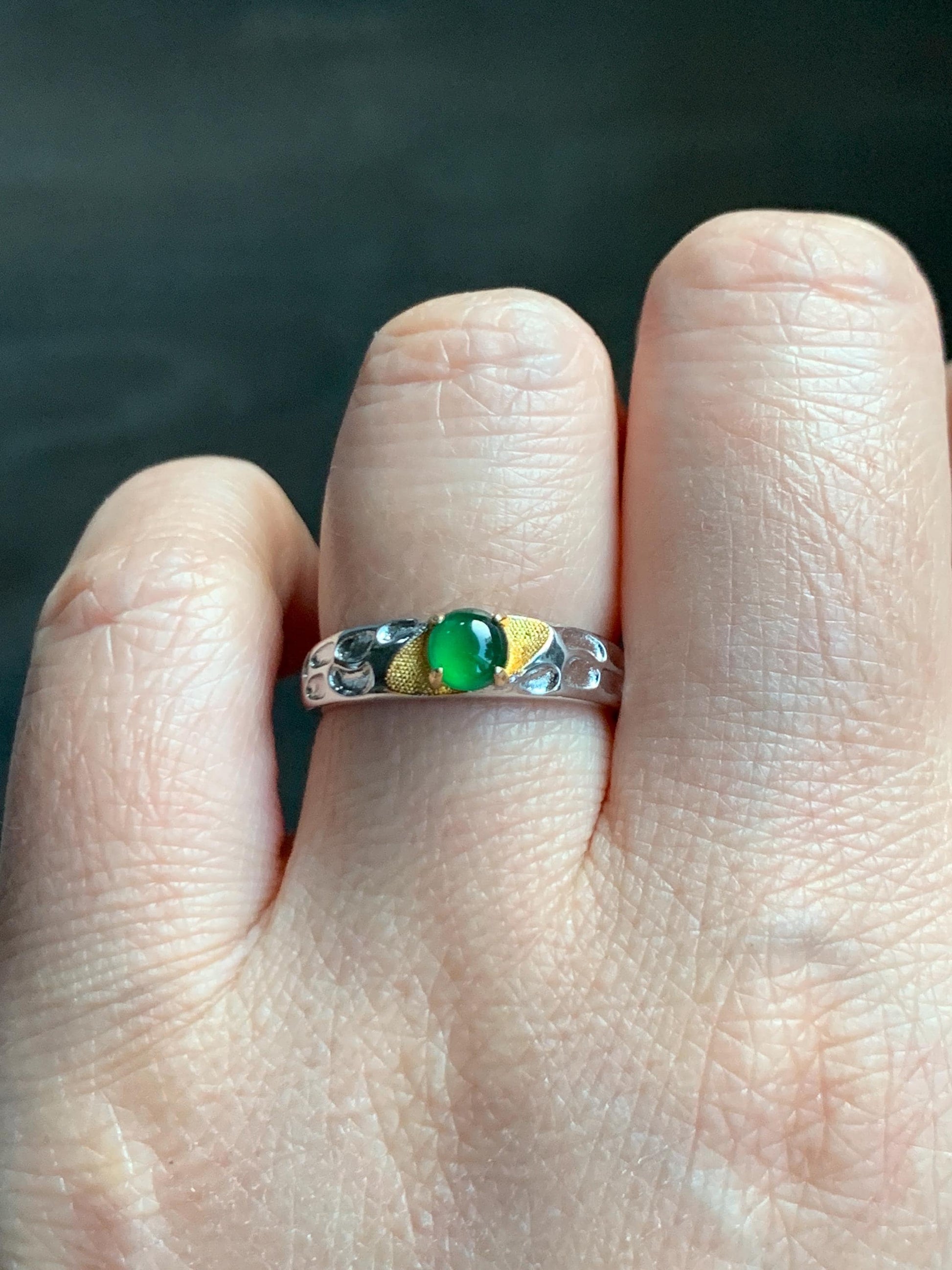 Natural Guatemalan Icy Translucent Vibrant Green Round Jadeite Band Style Ring Two-tone Sterling Silver Size 7 Adjustable 天然冰危绿翡翠银镶戒指 TTB56A