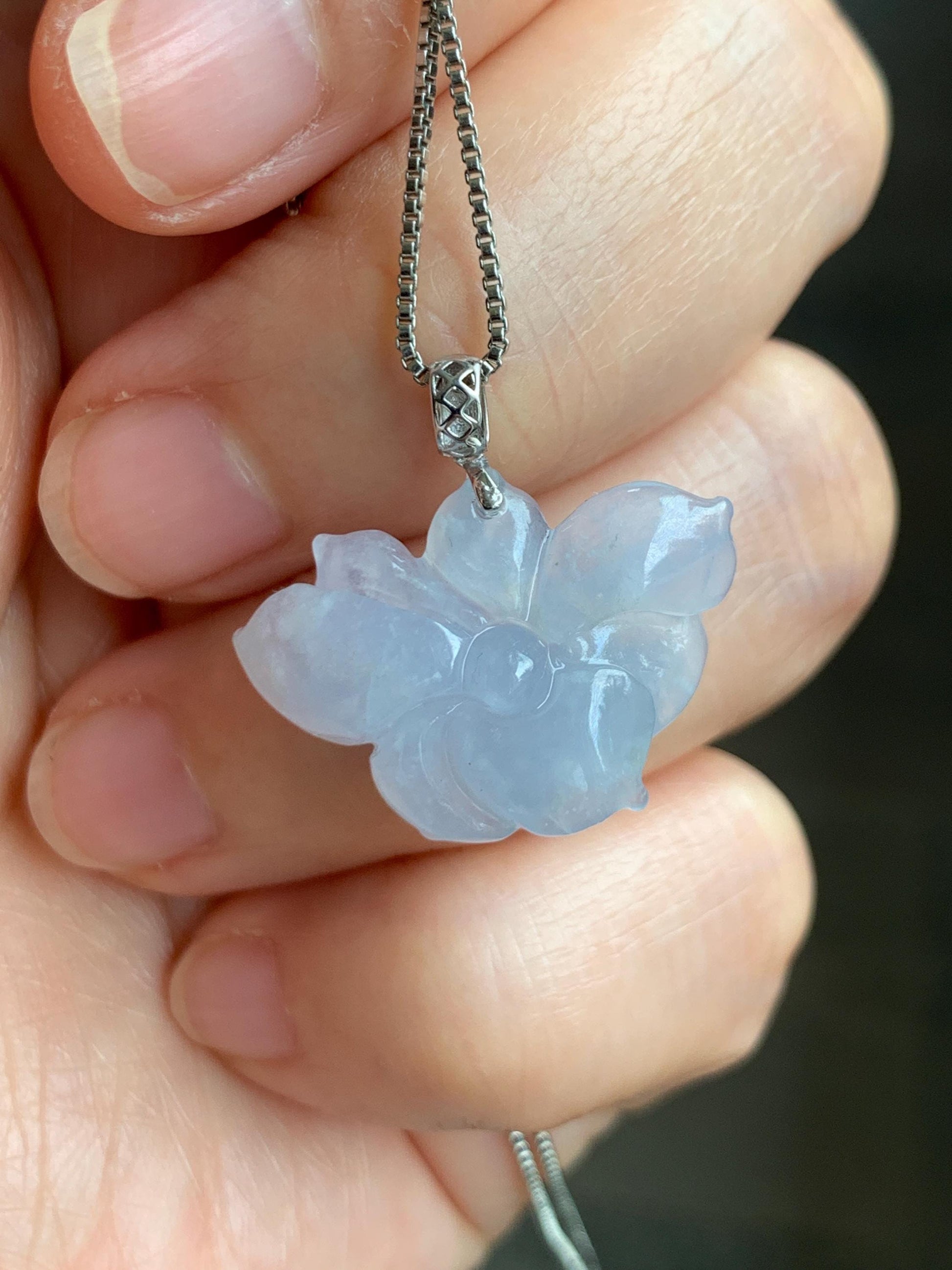 Natural Grade A Icy Highly Translucent Gelatinous Pastel Purple Jade Jadeite Lotus Flower Pendant 18K White Gold 3g 天然冰胶淡紫翡翠荷花镶嵌吊坠 MBZ385