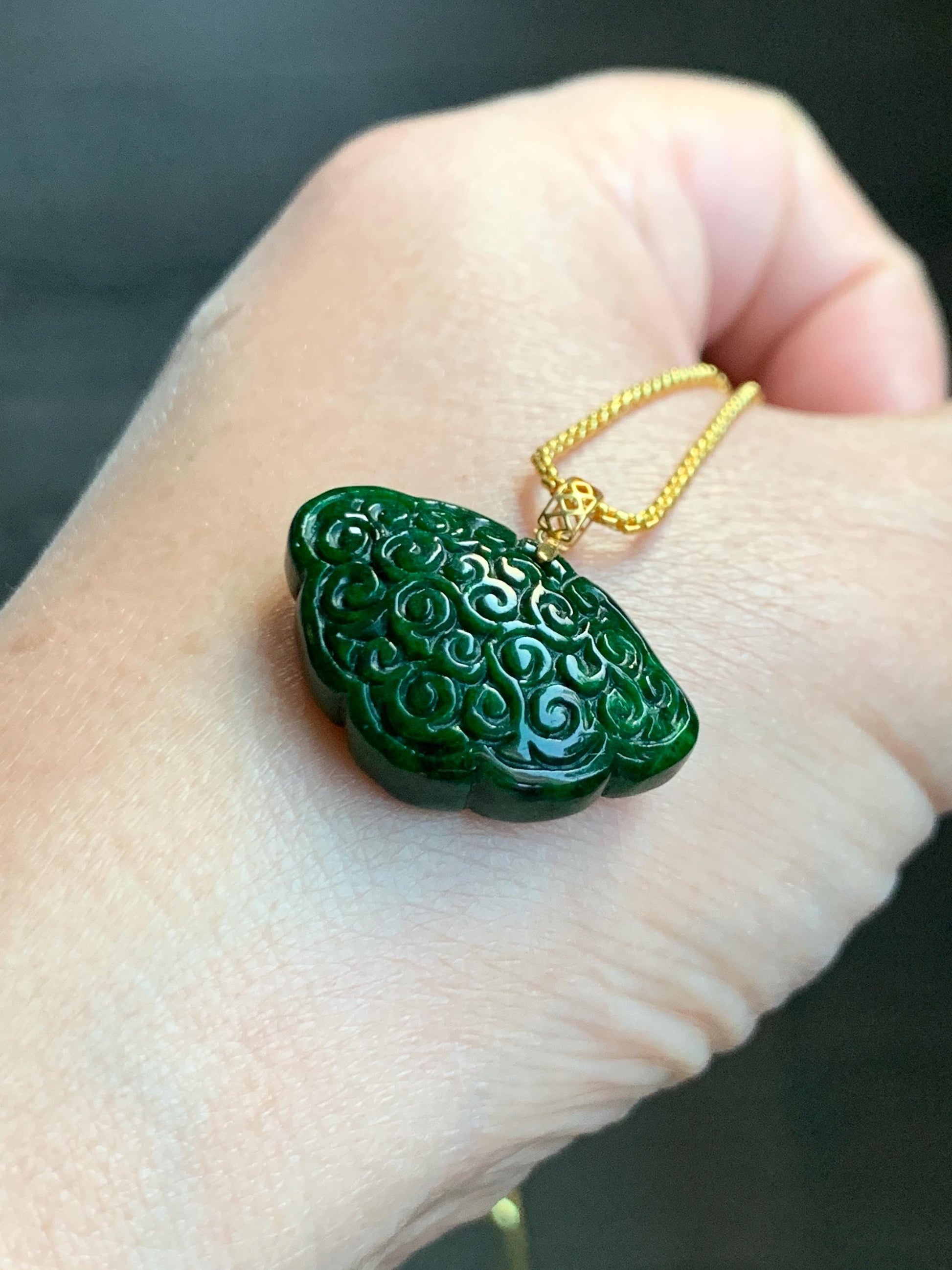 Natural Grade A Intense Green Jade Jadeite Engraved Ruyi Lock Pendant 18K Yellow Gold 5g 天然满绿花青翡翠仿古雕如意锁吊坠 HQR480