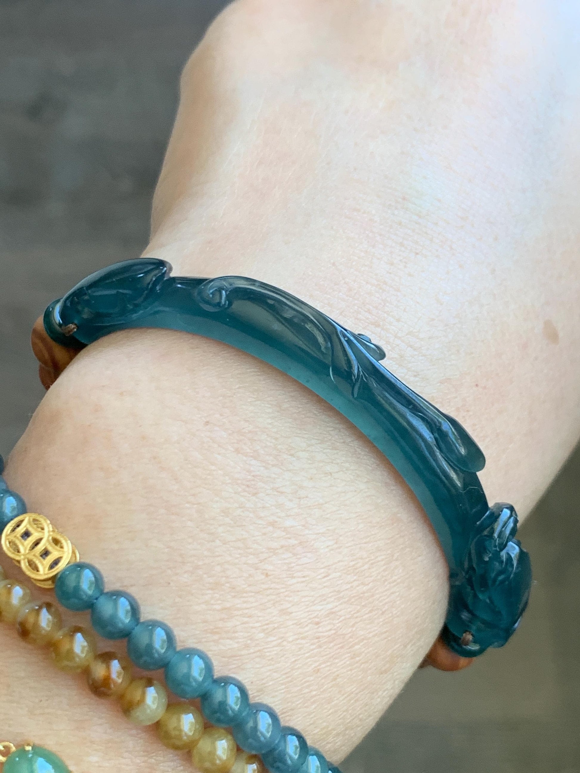 Natural Grade A Guatemalan Icy Translucent Dark Teal Blue Jadeite Dragon Hook Cuff Wood Beads Beaded Bracelet 6.75" 天然高冰危龙钩手牌木珠手串 GWN250