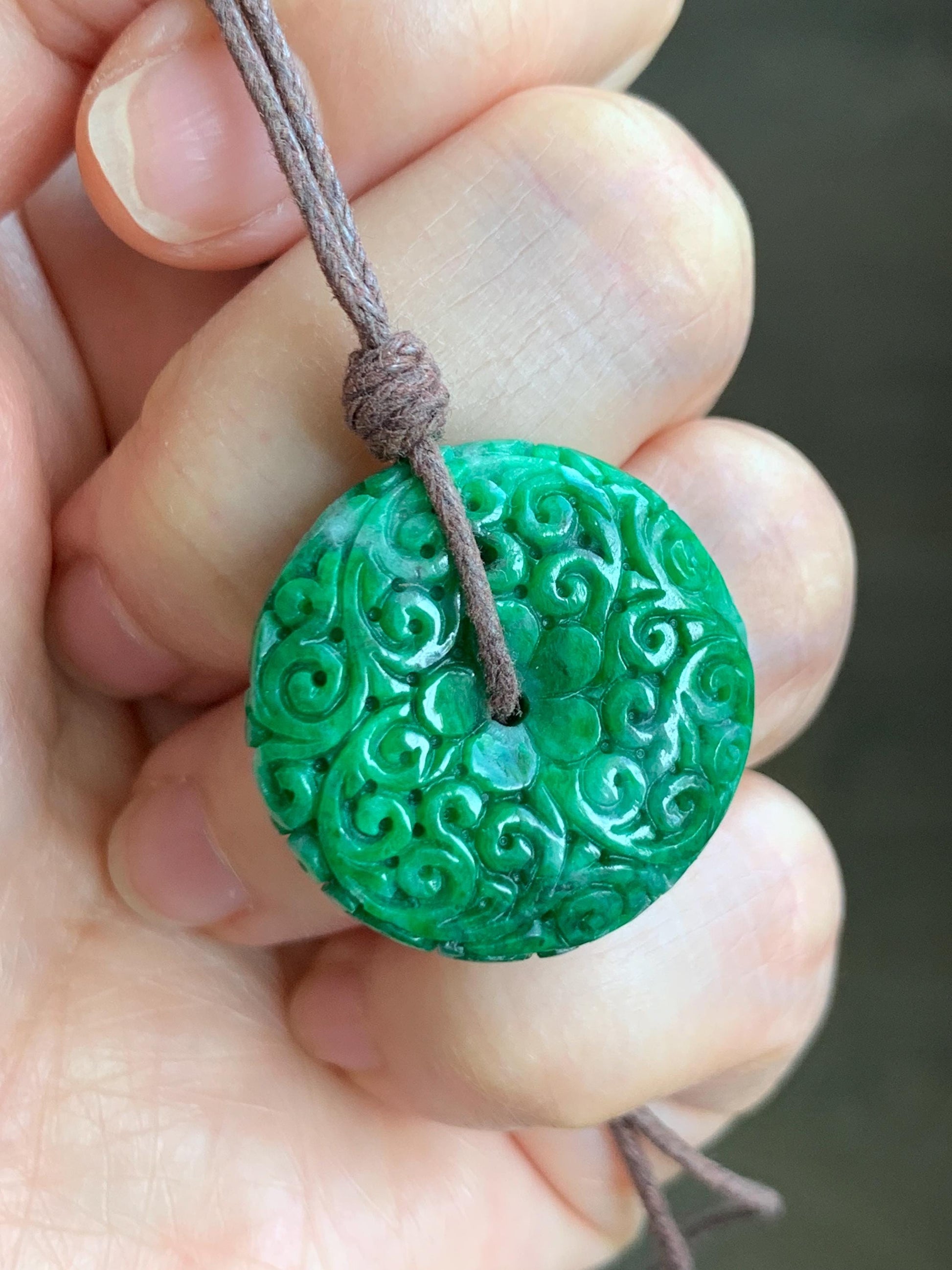 Certified Natural Grade A Icy Vibrant Hot Green Jade Jadeite Engraved Donut Ping An Kou Pendant Rope Necklace 8.61g 天然辣绿花青翡翠仿古雕平安扣吊坠 3904
