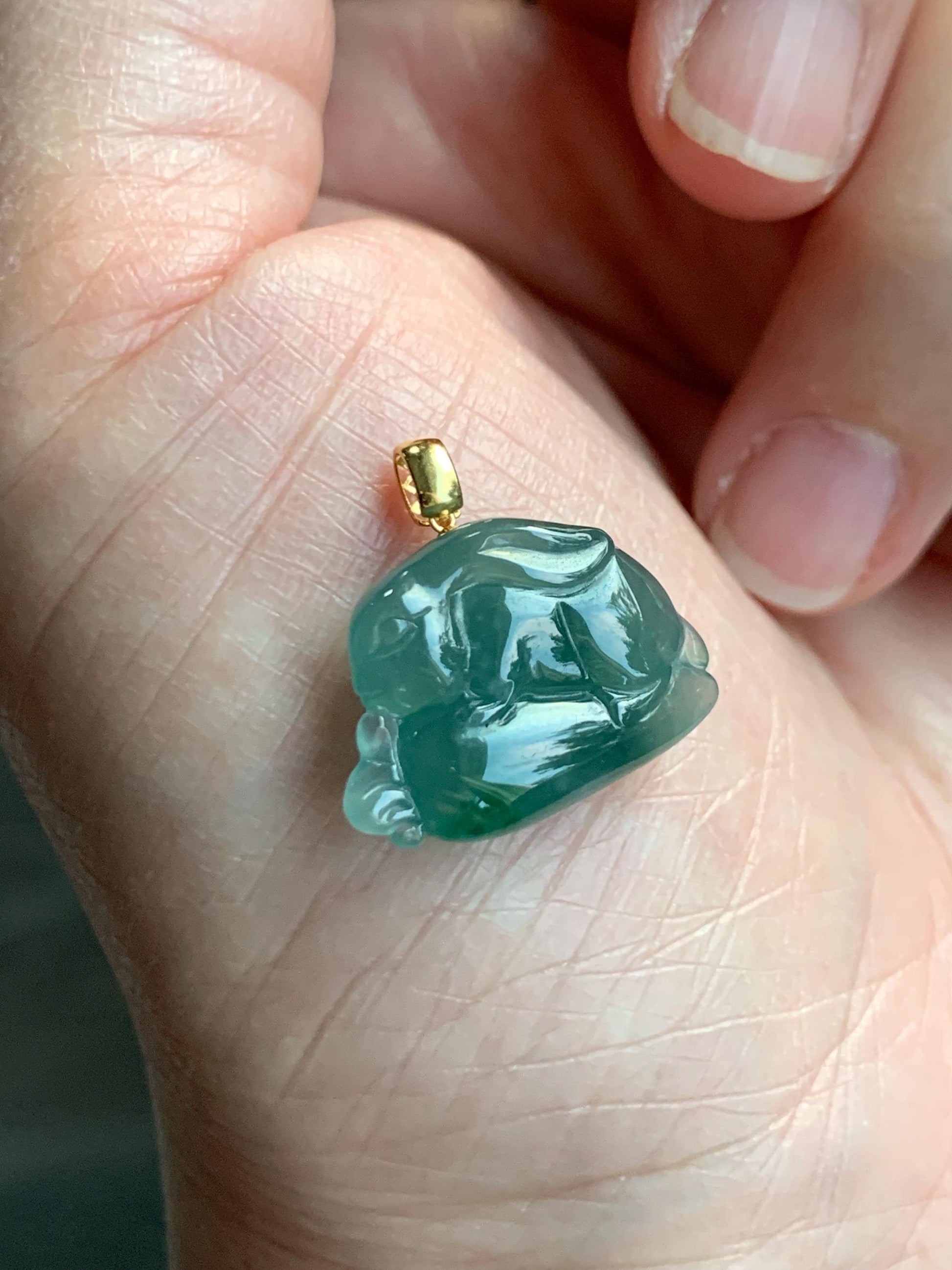 Natural Grade A Guatemalan Icy Translucent Teal Green Marbled Jade Jadeite Rabbit Carrot Pendant 18K Yellow Gold 天然冰危蓝绿翡翠小兔胡萝卜吊坠 XTLP150