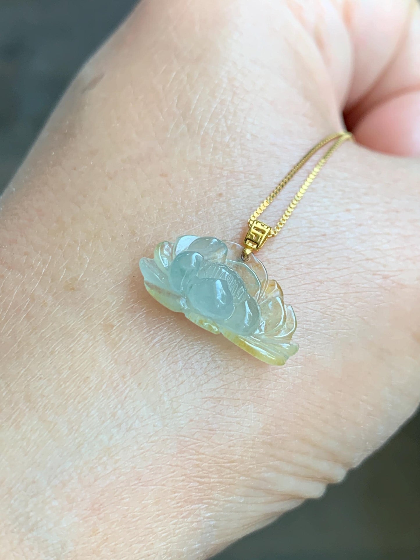 Grade A Natural Icy Highly Translucent Beige Yellow Marbled Jadeite Lotus Flower Petite Pendant 18K Yellow Gold 天然冰糖黄翡翠迷你莲花镶嵌吊坠 XML250A