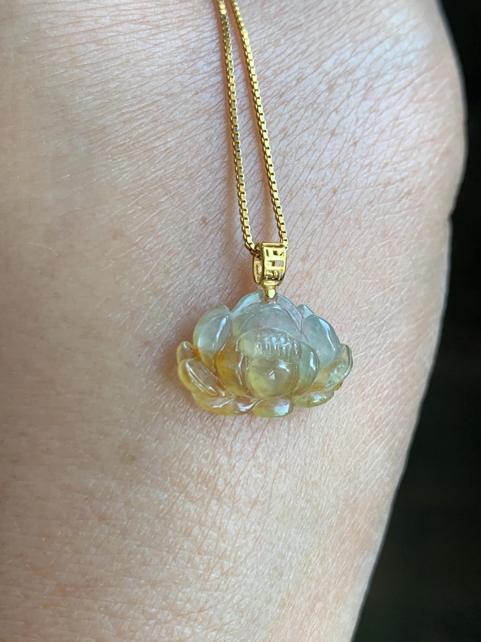 Grade A Natural Icy Highly Translucent Beige Yellow Marbled Jadeite Lotus Flower Petite Pendant 18K Yellow Gold 天然冰糖黄翡翠迷你莲花镶嵌吊坠 XML250B