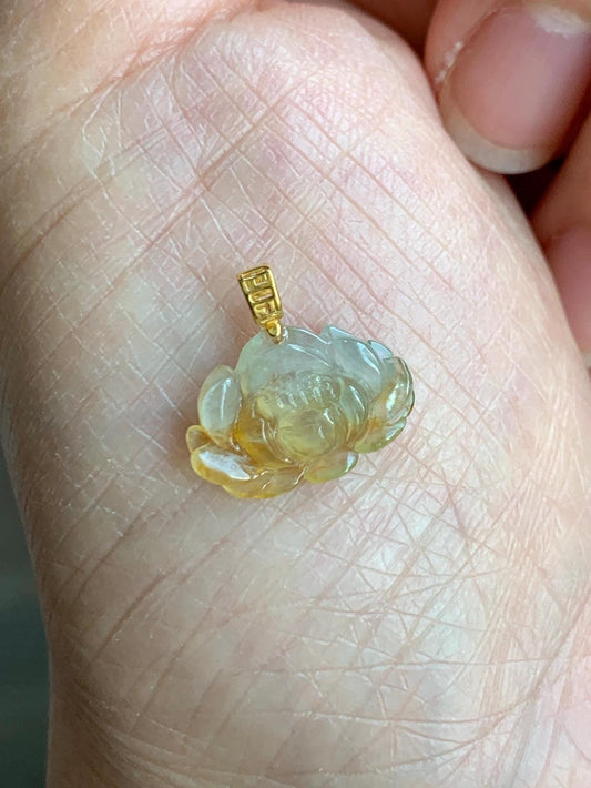Grade A Natural Icy Highly Translucent Beige Yellow Marbled Jadeite Lotus Flower Petite Pendant 18K Yellow Gold 天然冰糖黄翡翠迷你莲花镶嵌吊坠 XML250B