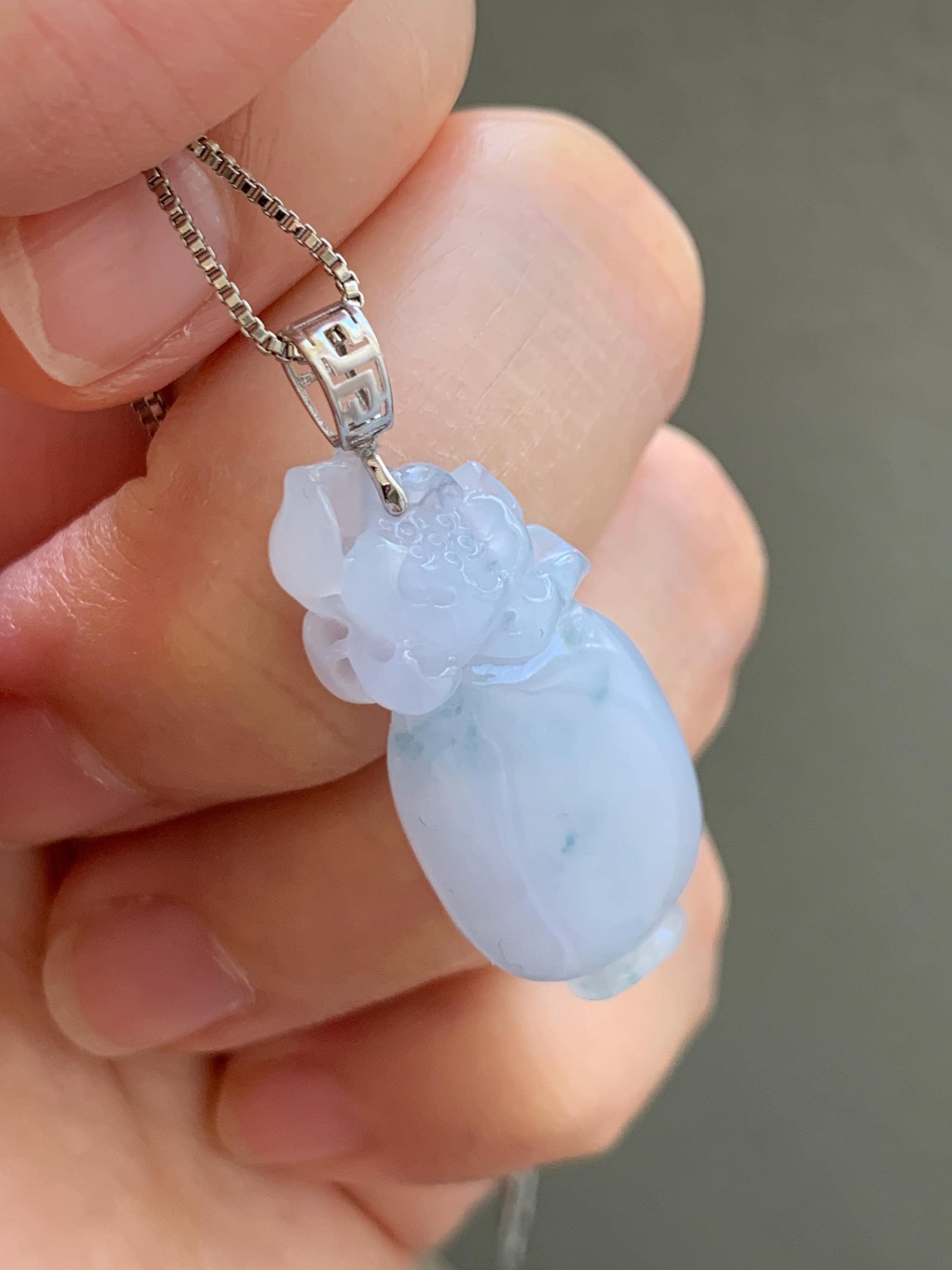 Natural Grade A Icy Translucent Gelatinous Pastel Purple Jade Jadeite Lotus Flower Vase Pendant 18K White Gold 天然冰胶淡紫飘花翡翠莲花宝瓶吊坠 MZP-A