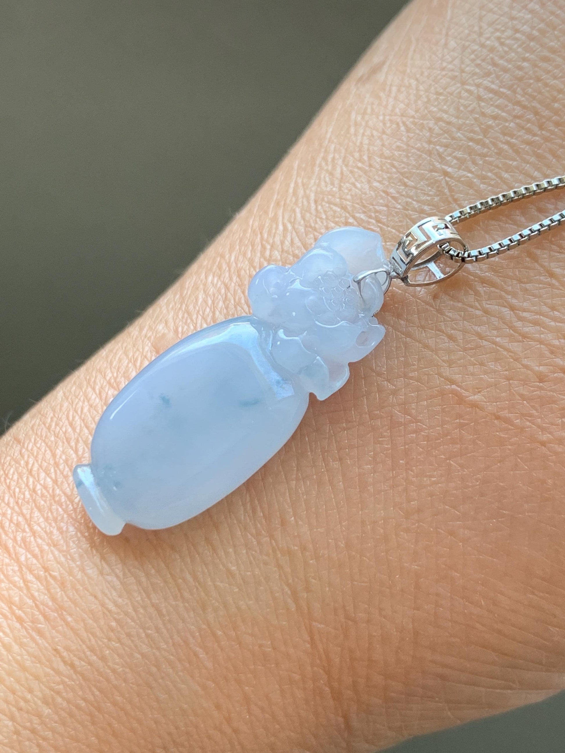 Natural Grade A Icy Translucent Gelatinous Pastel Purple Jade Jadeite Lotus Flower Vase Pendant 18K White Gold 天然冰胶淡紫飘花翡翠莲花宝瓶吊坠 MZP-A