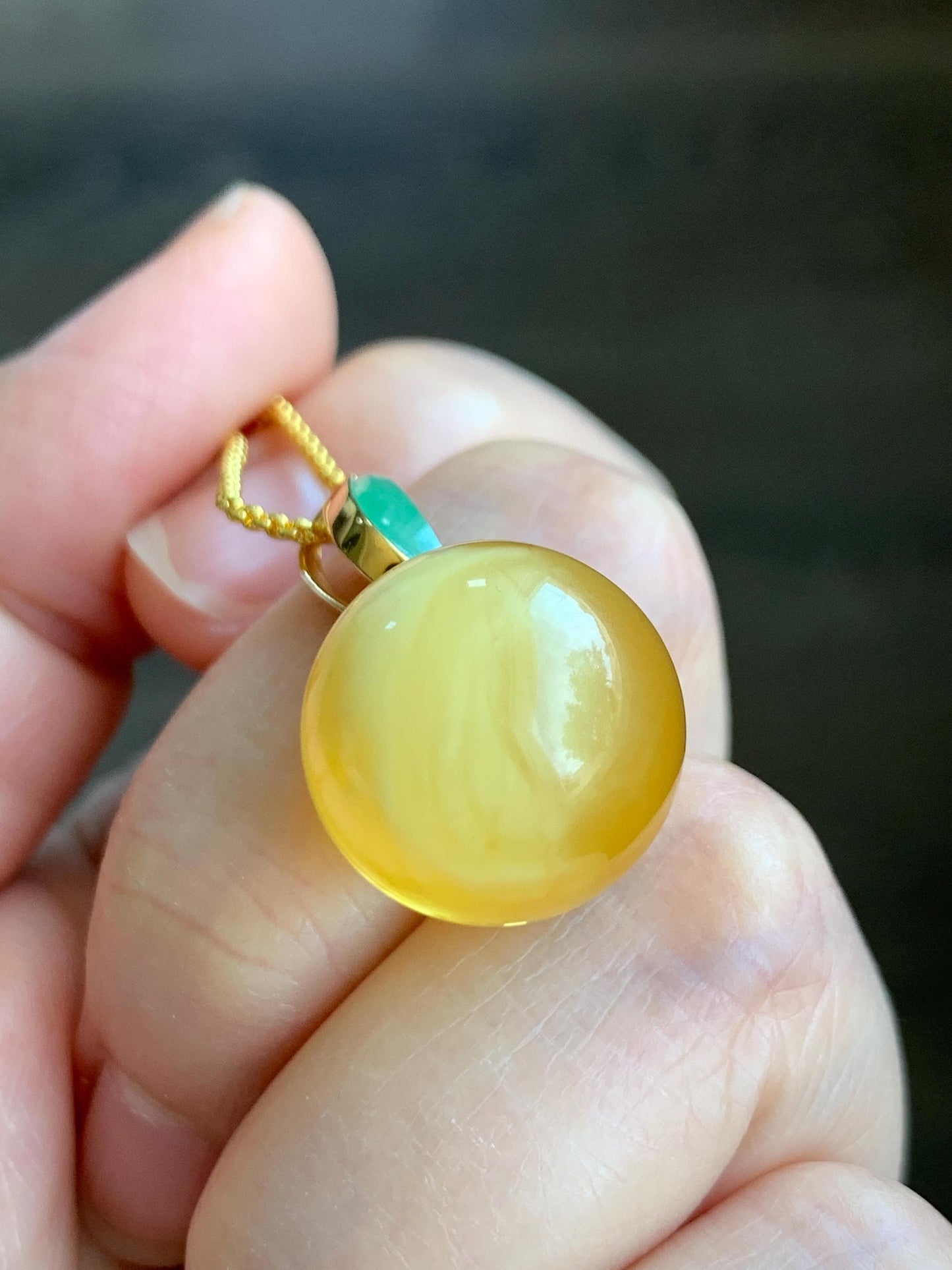 Certified Natural Grade A Icy Translucent Green Jadeite Natural Honey Beewax Sphere Pendant 18K Yellow Gold 3.58g 天然冰果绿翡翠马眼蜜蜡单珠镶嵌吊坠 9474