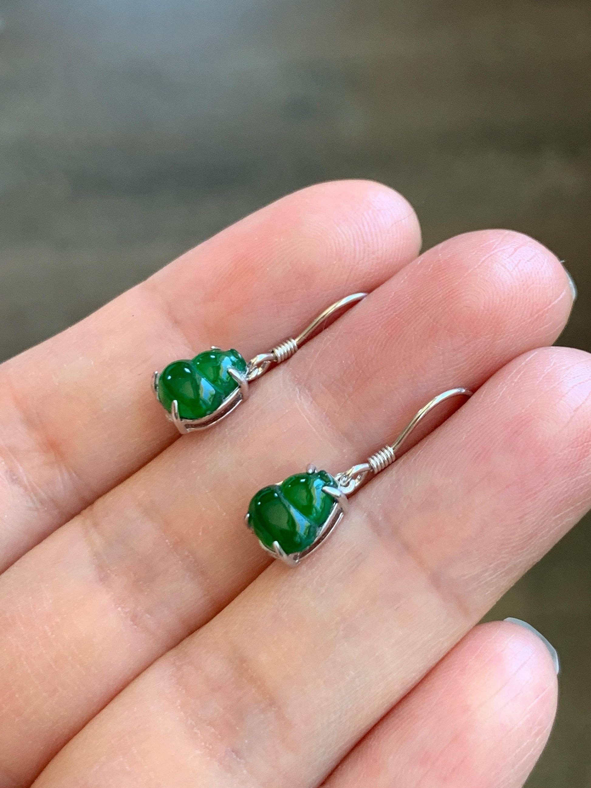 Natural Grade A Guatemalan Icy Translucent Vibrant Green Jade Jadeite Petite Hulu Gourd Dangle Earrings Sterling Silver 天然冰危绿翡翠葫芦银耳钉 WLG120