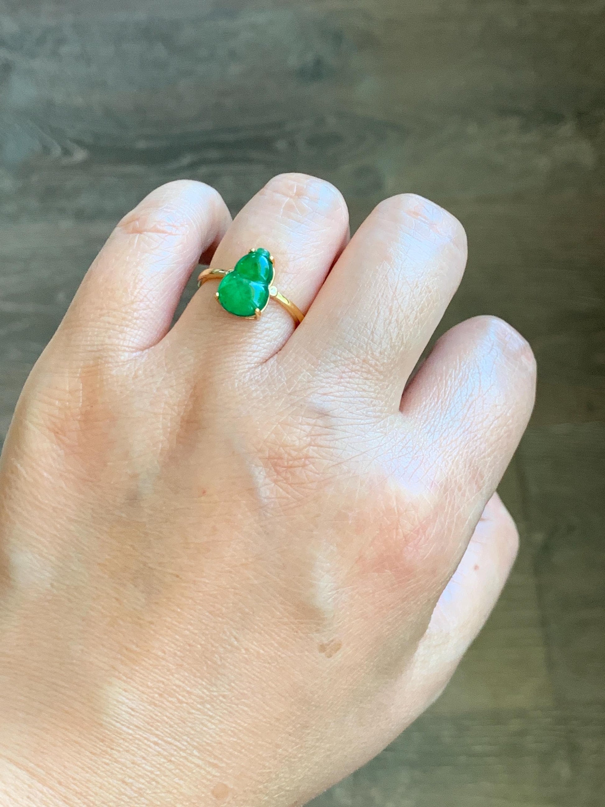 Natural Guatemalan Icy Translucent Vibrant Green Jadeite Gourd Hulu Solitaire Ring Sterling Silver Size 7 Adjustable 天然冰危绿翡翠葫芦蛋面银镶戒指 WHJ88