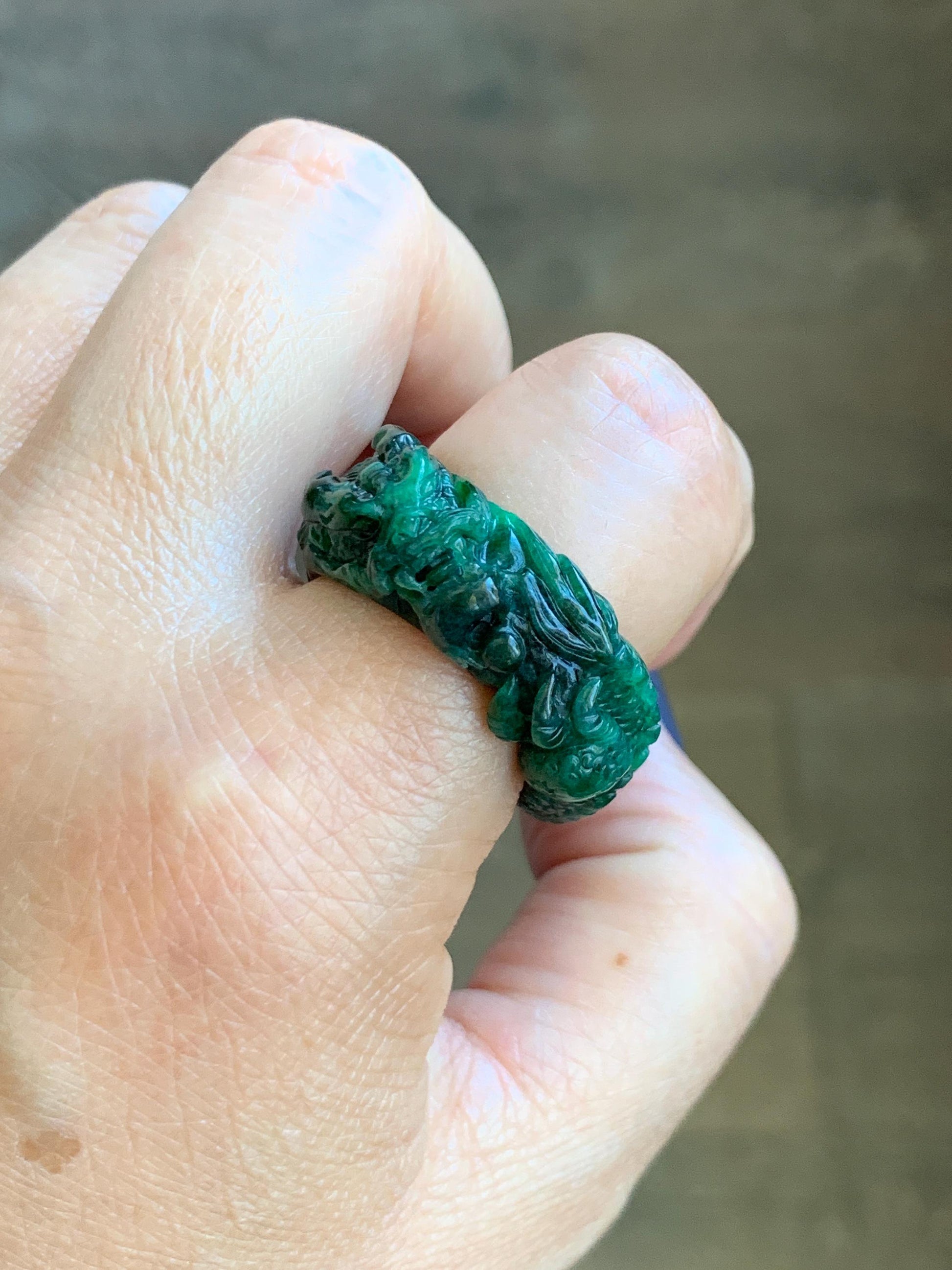 Natural Grade A Semi Translucent Green Wuji Marbled Jade Jadeite Carved Dragon Band Ring size 9.5 US 12g 天然乌鸡绿翡翠盘龙戒圈戒指扳指 LWJ165