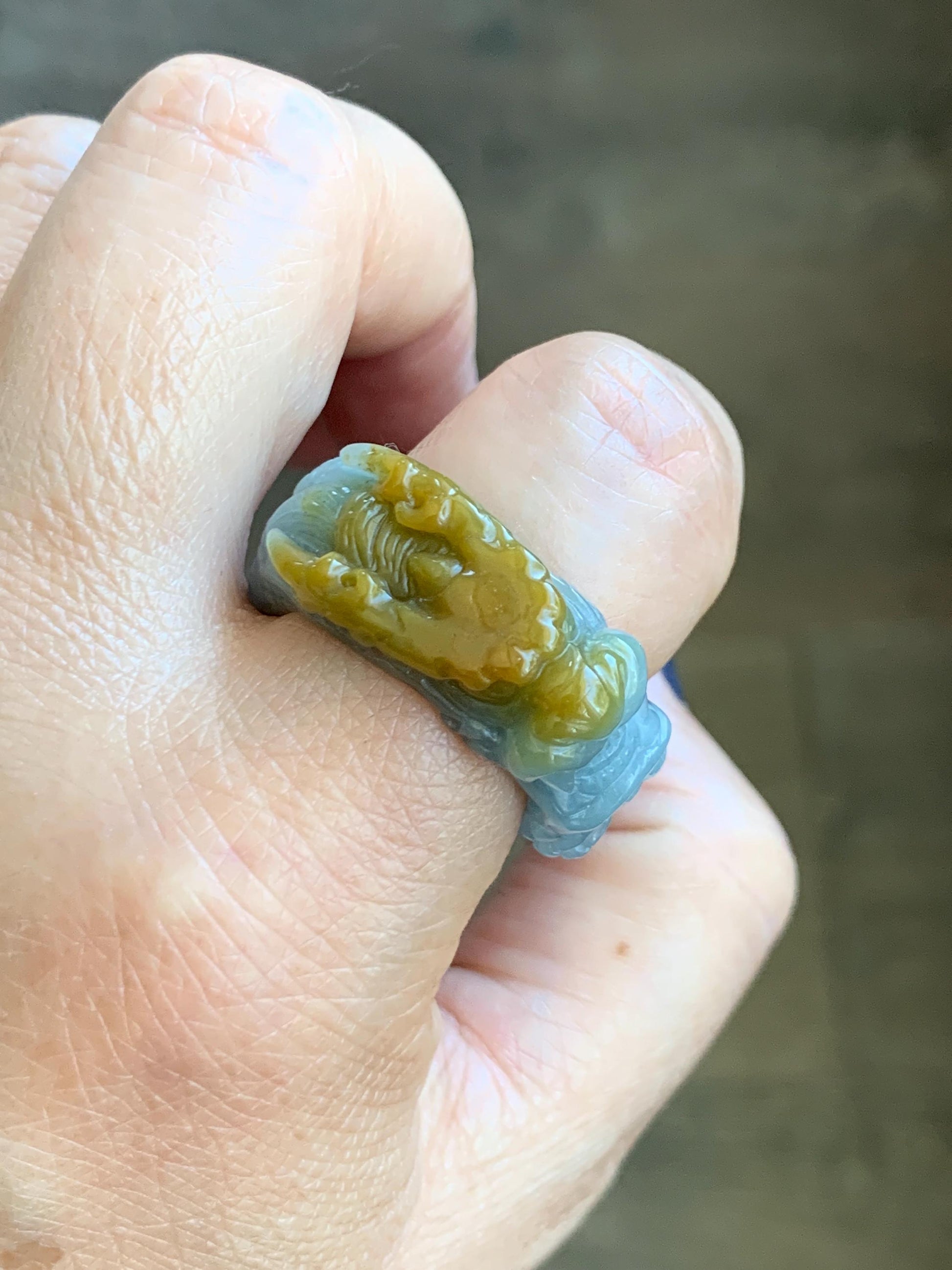 Natural Grade A Guatemalan Icy Translucent Dusty Blue Yellow Marbled Jadeite Carved Dragon Band Ring size 9.5 US 天然冰危浅蓝飘黄翡翠盘龙戒圈戒指扳指 TSW150