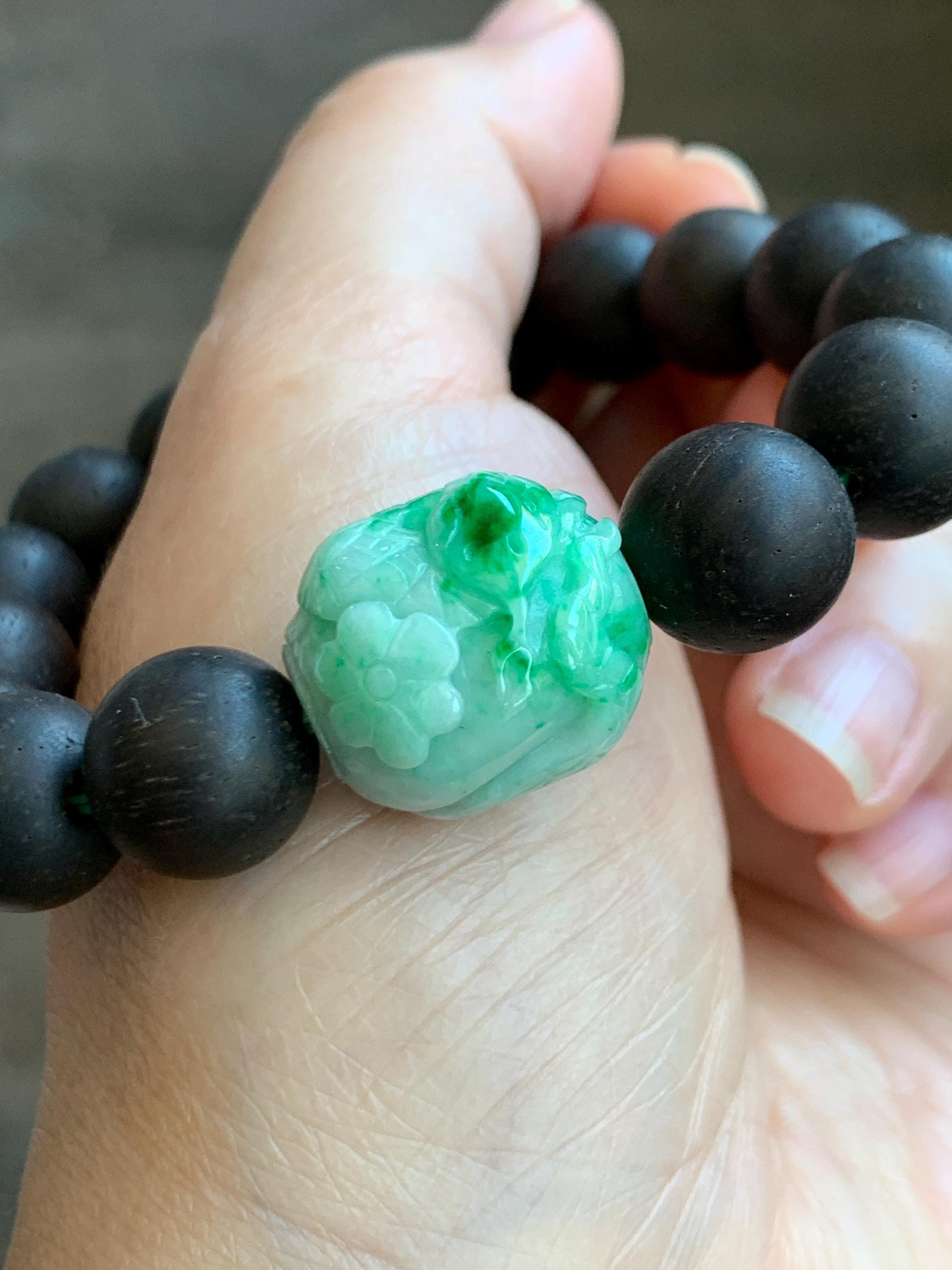Natural Grade A Icy Green Wuji Marbled Jadeite Carved Snake Cherry Blossom Barrel Bead Beaded Bracelet 7.5" 29g 天然啦绿乌鸡翡翠蛇梅花桶珠木珠手串 LWS129