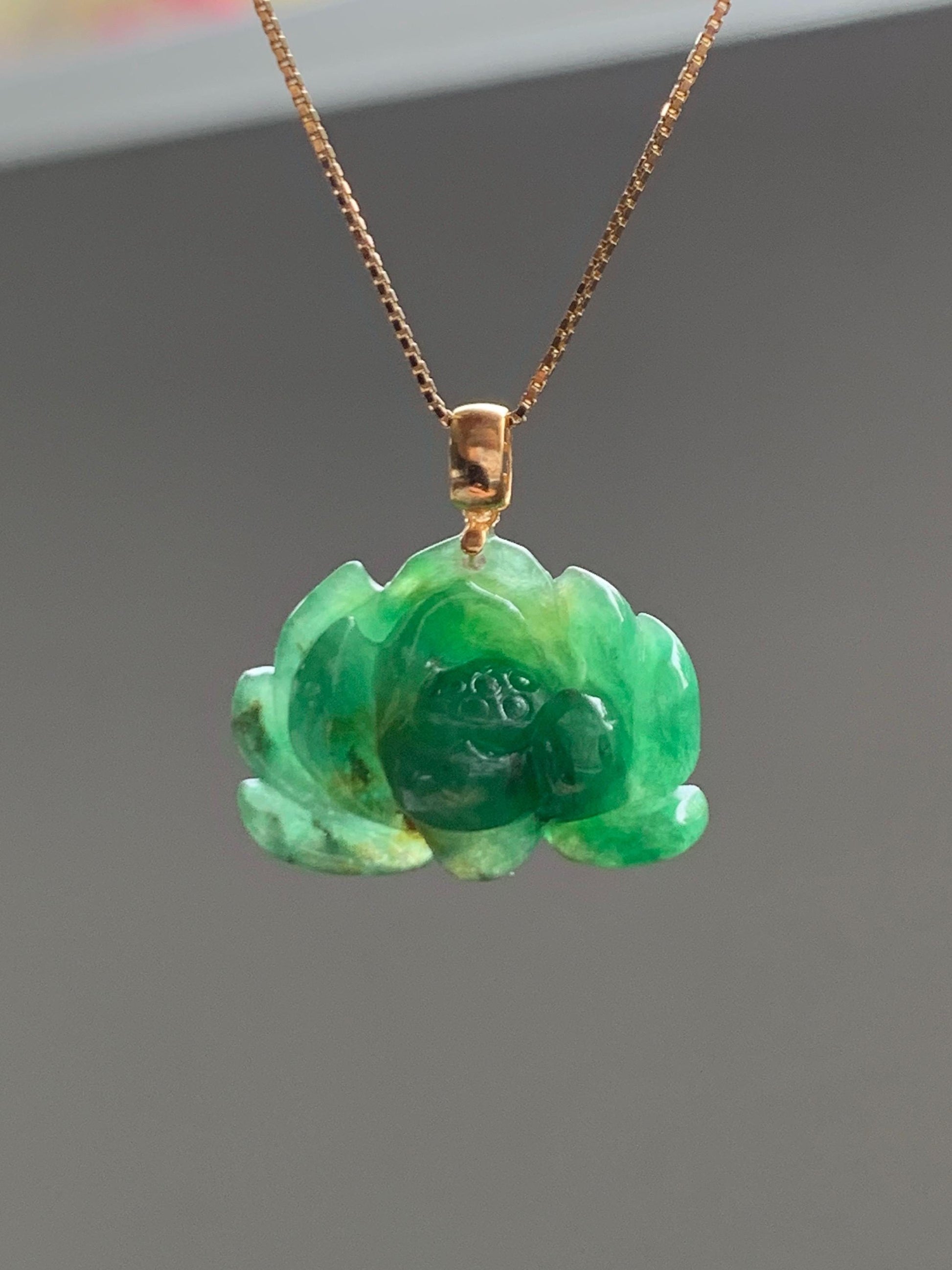 Natural Grade A Icy Translucent Gelatinous Intense Green Jade Jadeite Lotus Flower Pendant 18K Yellow Gold 2g 天然冰胶浓绿翡翠荷花镶嵌吊坠 MNL260
