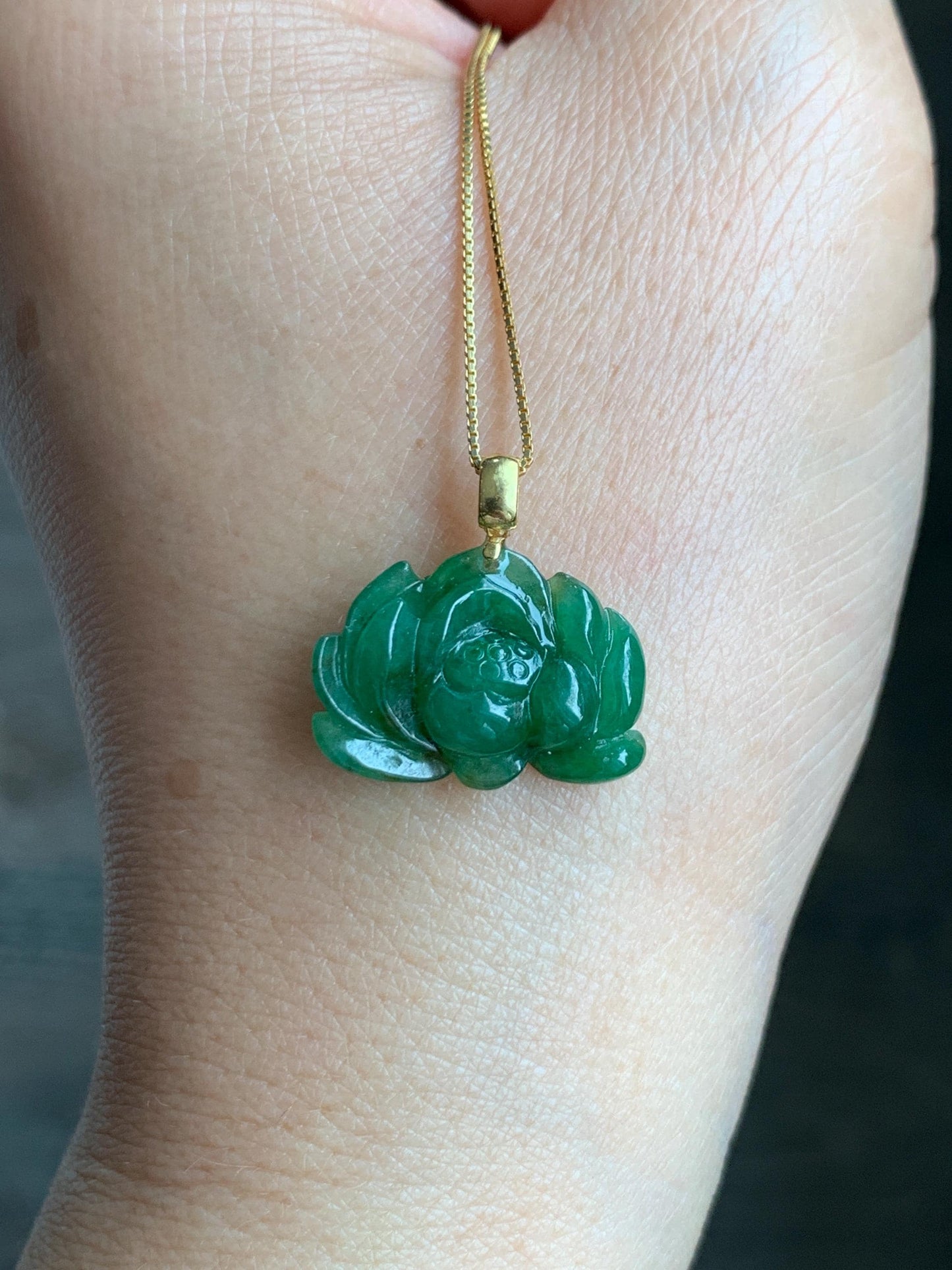 Natural Grade A Icy Translucent Gelatinous Intense Green Jade Jadeite Lotus Flower Pendant 18K Yellow Gold 2g 天然冰胶浓绿翡翠荷花镶嵌吊坠 MNL260
