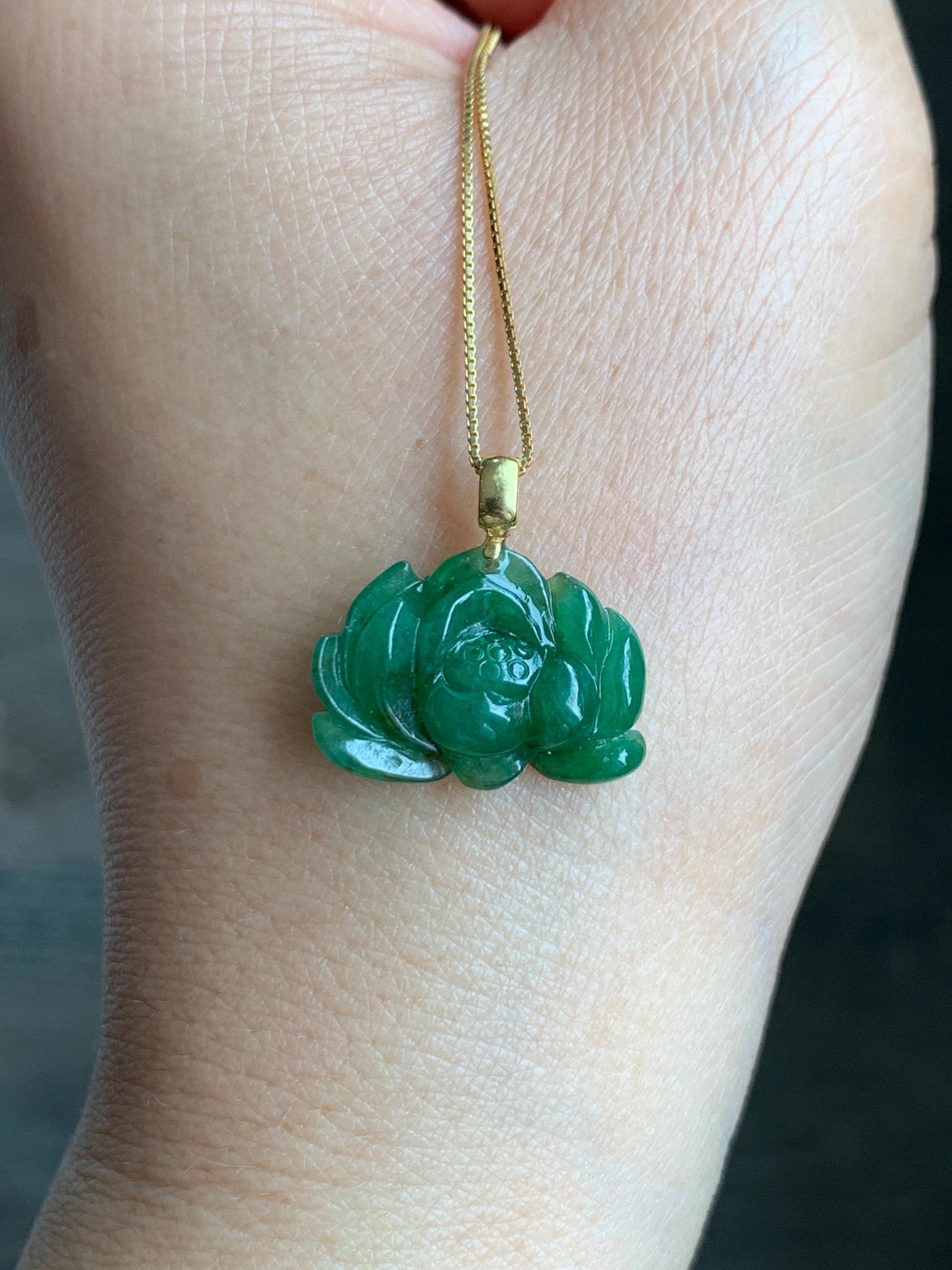 Natural Grade A Icy Translucent Gelatinous Intense Green Jade Jadeite Lotus Flower Pendant 18K Yellow Gold 2g 天然冰胶浓绿翡翠荷花镶嵌吊坠 MNL260
