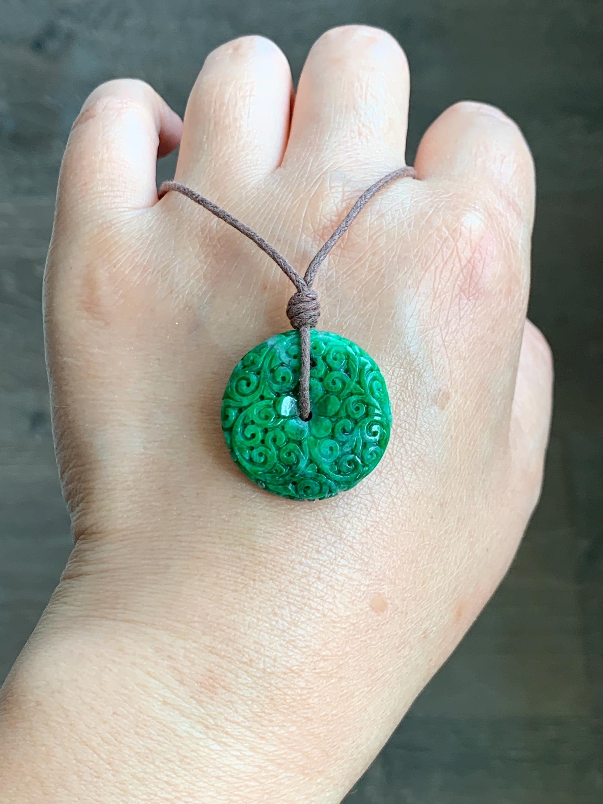 Certified Natural Grade A Icy Vibrant Hot Green Jade Jadeite Engraved Donut Ping An Kou Pendant Rope Necklace 8.61g 天然辣绿花青翡翠仿古雕平安扣吊坠 3904