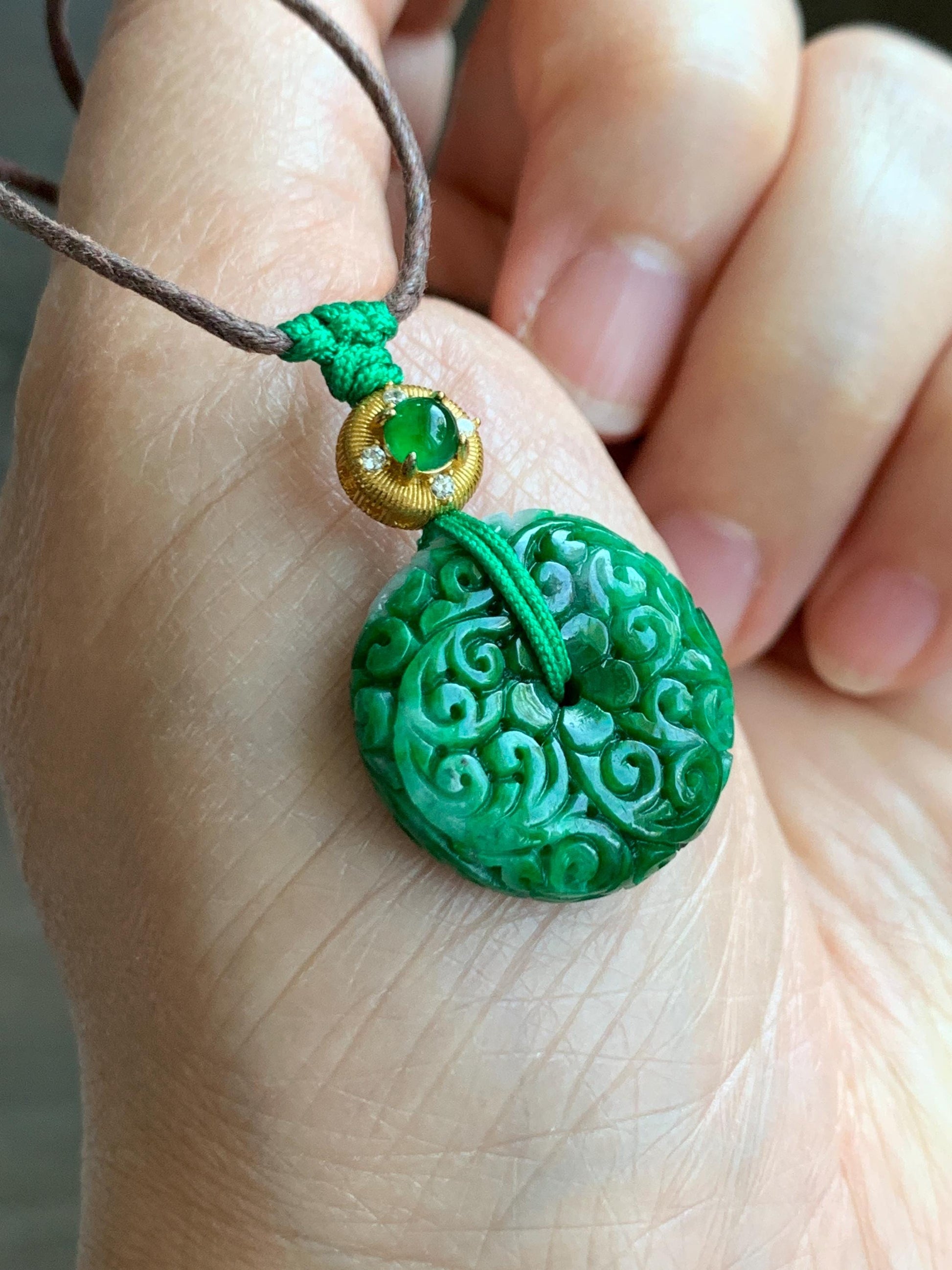 Certified Natural Grade A Icy Vibrant Hot Green Jade Jadeite Engraved Donut Ping An Kou Pendant Rope Necklace 5.72g 天然辣绿花青翡翠仿古雕平安扣吊坠 3903