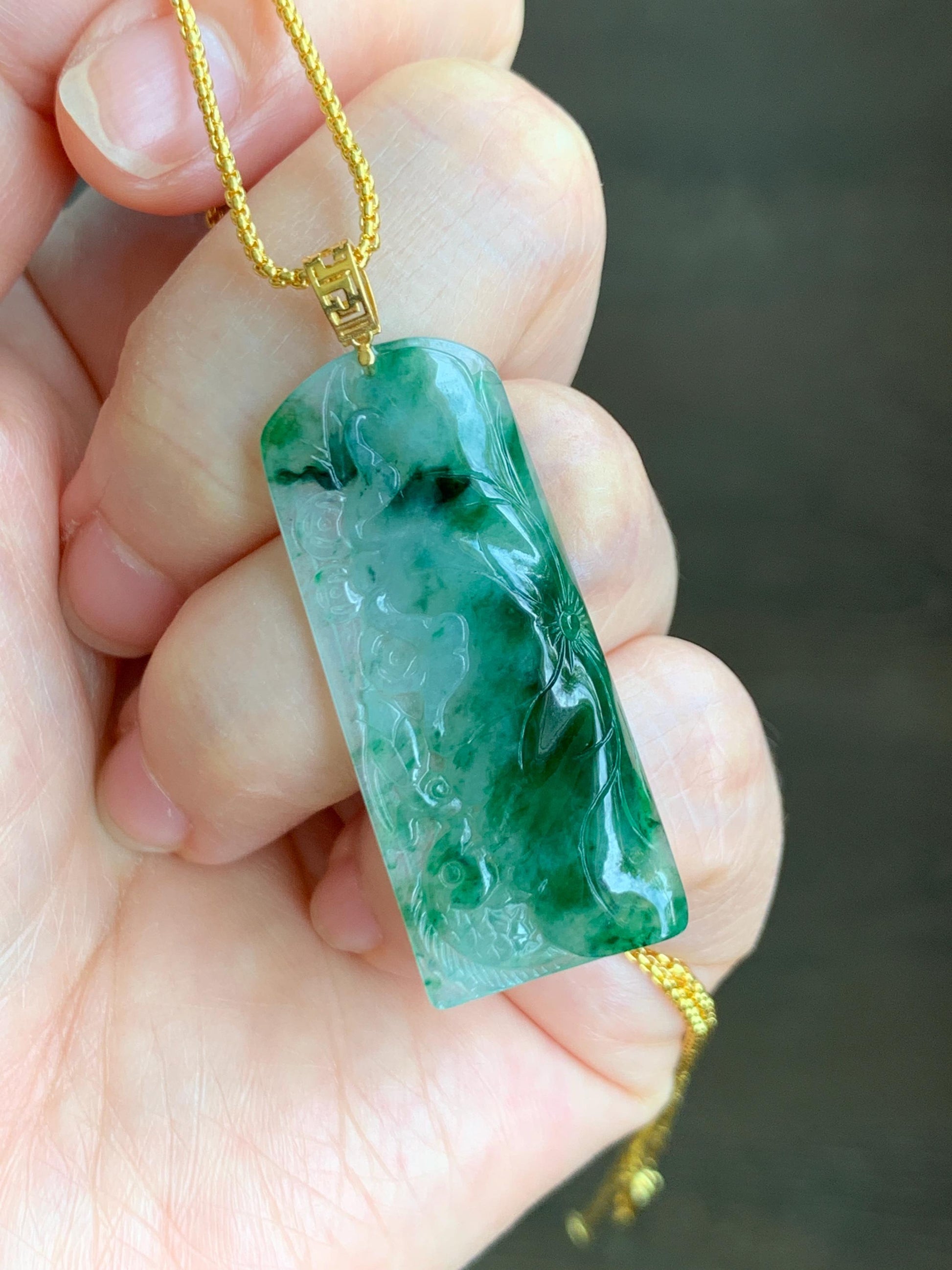 Natural Grade A Icy Highly Translucent Gelatinous Green Marbled Jadeite Koi Fish & Lily Pad Pendant 18K Yellow Gold 天然冰胶飘绿花翡翠荷叶鱼镶嵌吊坠 PLHY330