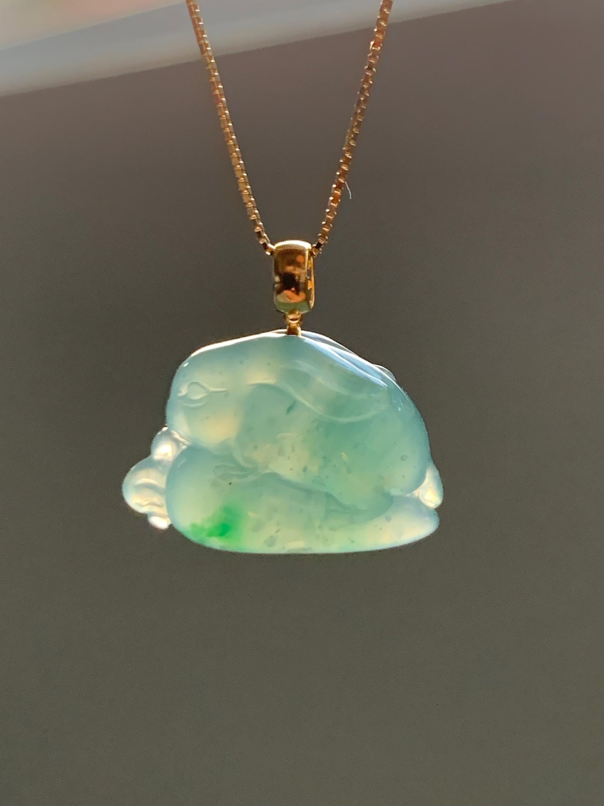 Natural Grade A Guatemalan Icy Translucent Teal Green Marbled Jade Jadeite Rabbit Carrot Pendant 18K Yellow Gold 天然冰危蓝绿翡翠小兔胡萝卜吊坠 XTLP150