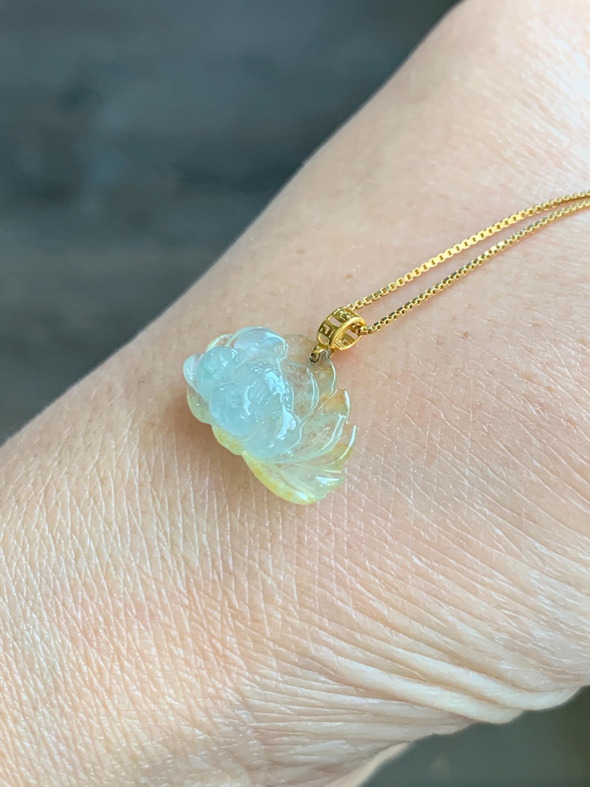 Grade A Natural Icy Highly Translucent Beige Yellow Marbled Jadeite Lotus Flower Petite Pendant 18K Yellow Gold 天然冰糖黄翡翠迷你莲花镶嵌吊坠 XML250A