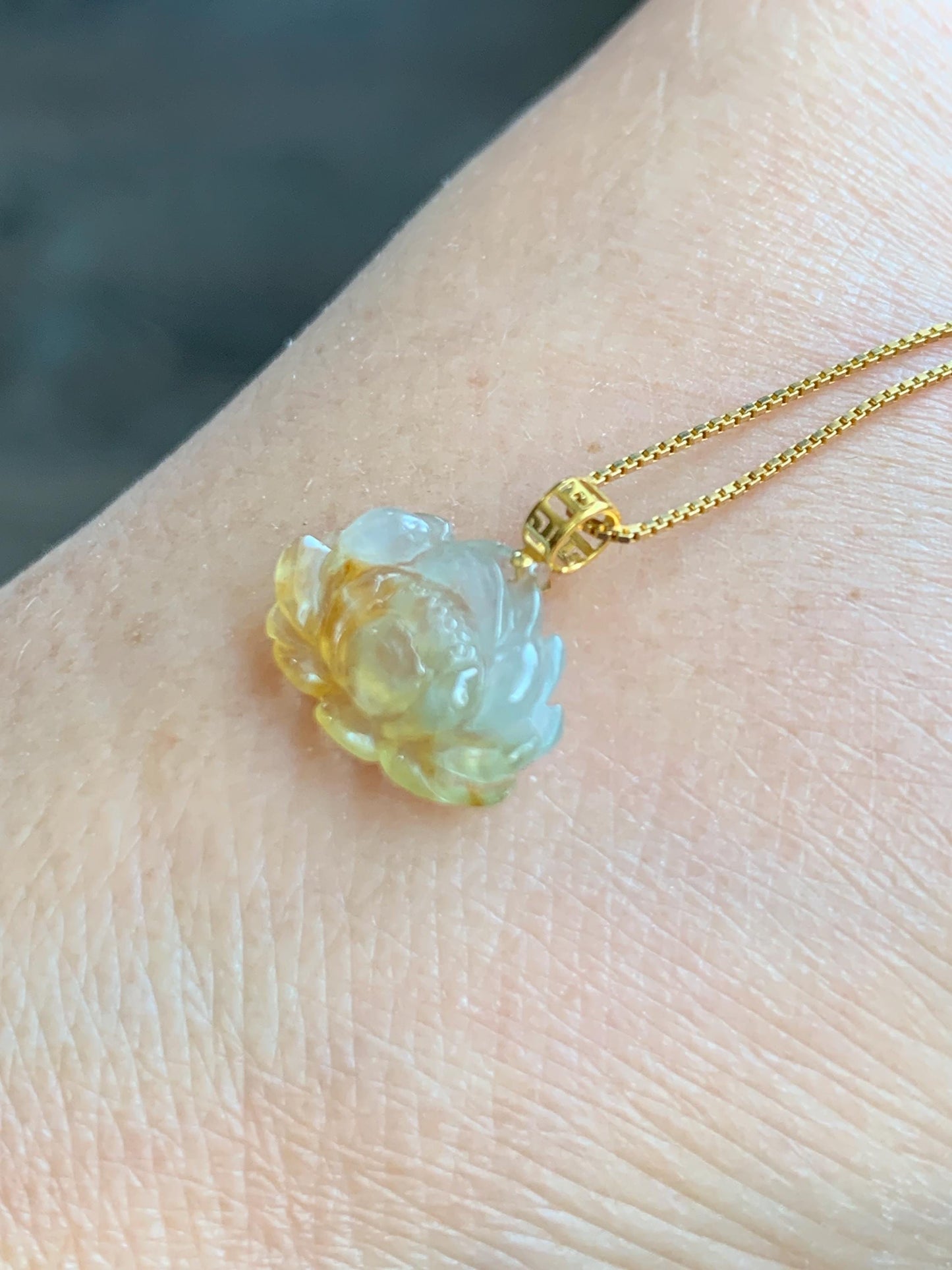 Grade A Natural Icy Highly Translucent Beige Yellow Marbled Jadeite Lotus Flower Petite Pendant 18K Yellow Gold 天然冰糖黄翡翠迷你莲花镶嵌吊坠 XML250B