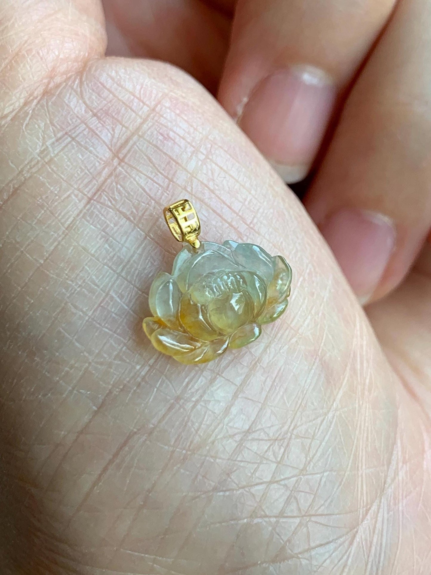 Grade A Natural Icy Highly Translucent Beige Yellow Marbled Jadeite Lotus Flower Petite Pendant 18K Yellow Gold 天然冰糖黄翡翠迷你莲花镶嵌吊坠 XML250B