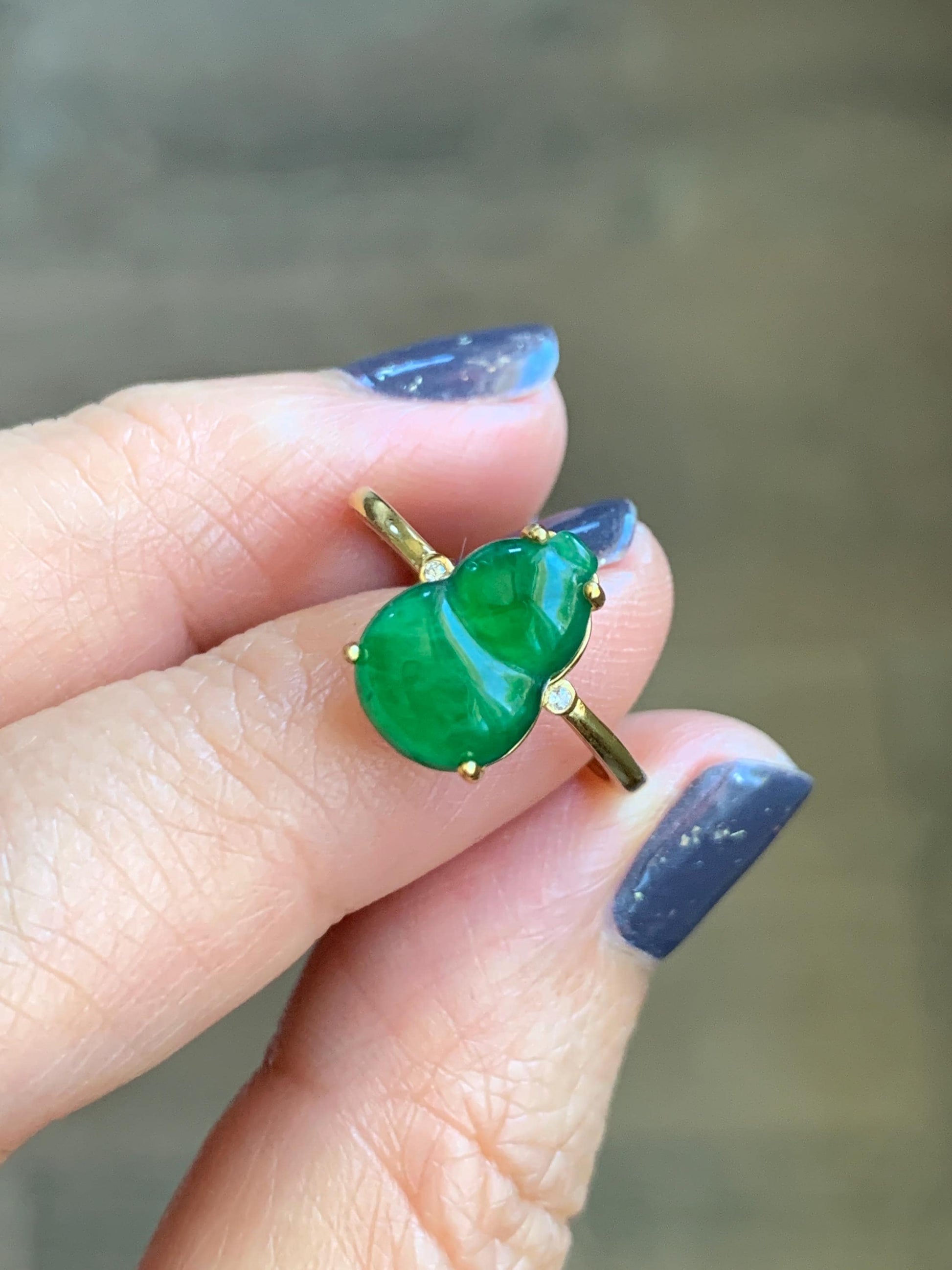 Natural Guatemalan Icy Translucent Vibrant Green Jadeite Gourd Hulu Solitaire Ring Sterling Silver Size 7 Adjustable 天然冰危绿翡翠葫芦蛋面银镶戒指 WHJ88