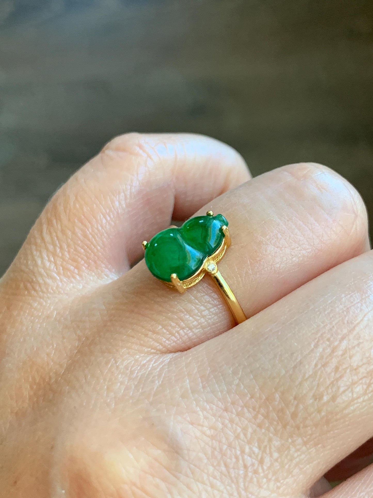 Natural Guatemalan Icy Translucent Vibrant Green Jadeite Gourd Hulu Solitaire Ring Sterling Silver Size 7 Adjustable 天然冰危绿翡翠葫芦蛋面银镶戒指 WHJ88