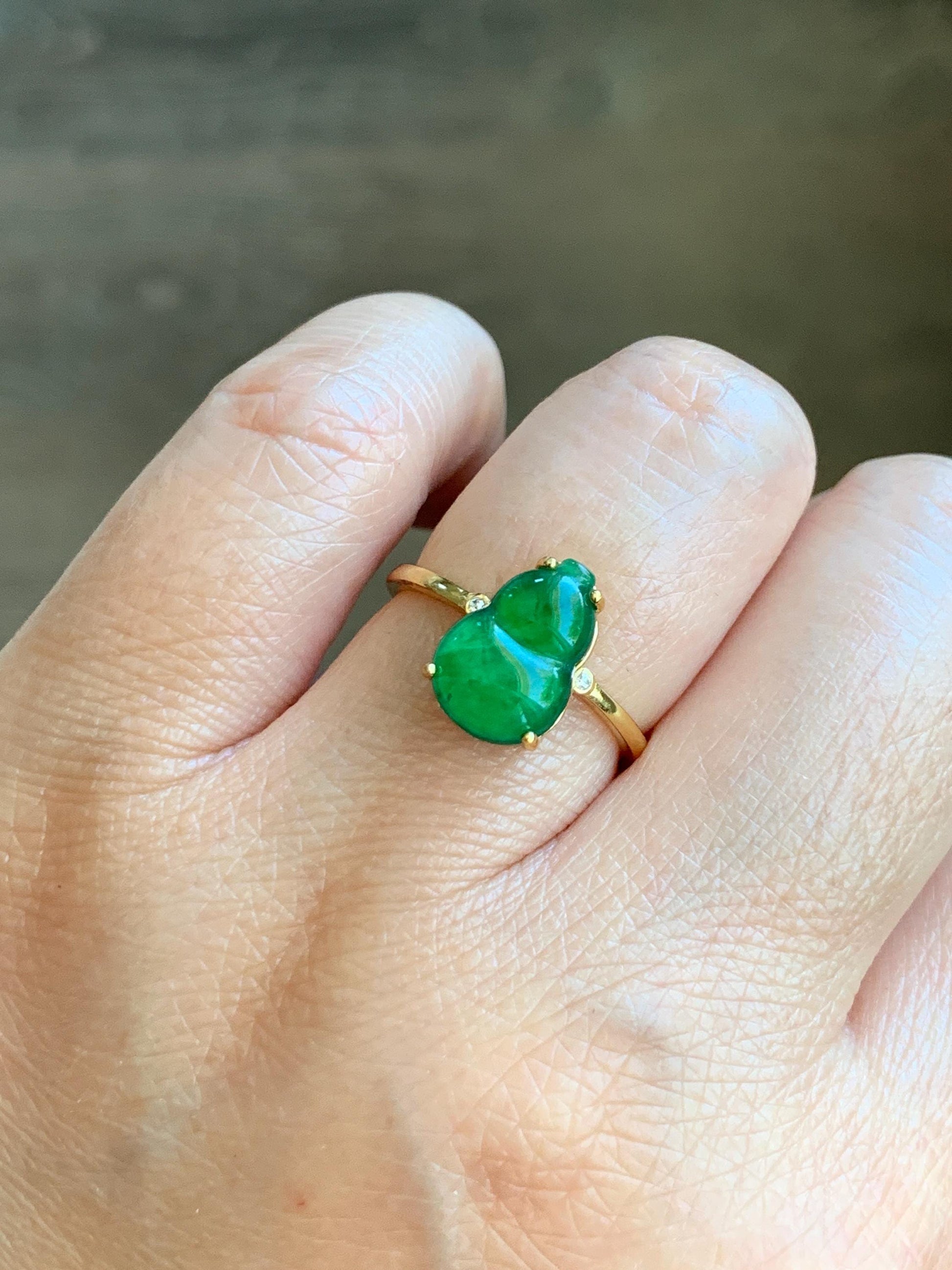Natural Guatemalan Icy Translucent Vibrant Green Jadeite Gourd Hulu Solitaire Ring Sterling Silver Size 7 Adjustable 天然冰危绿翡翠葫芦蛋面银镶戒指 WHJ88