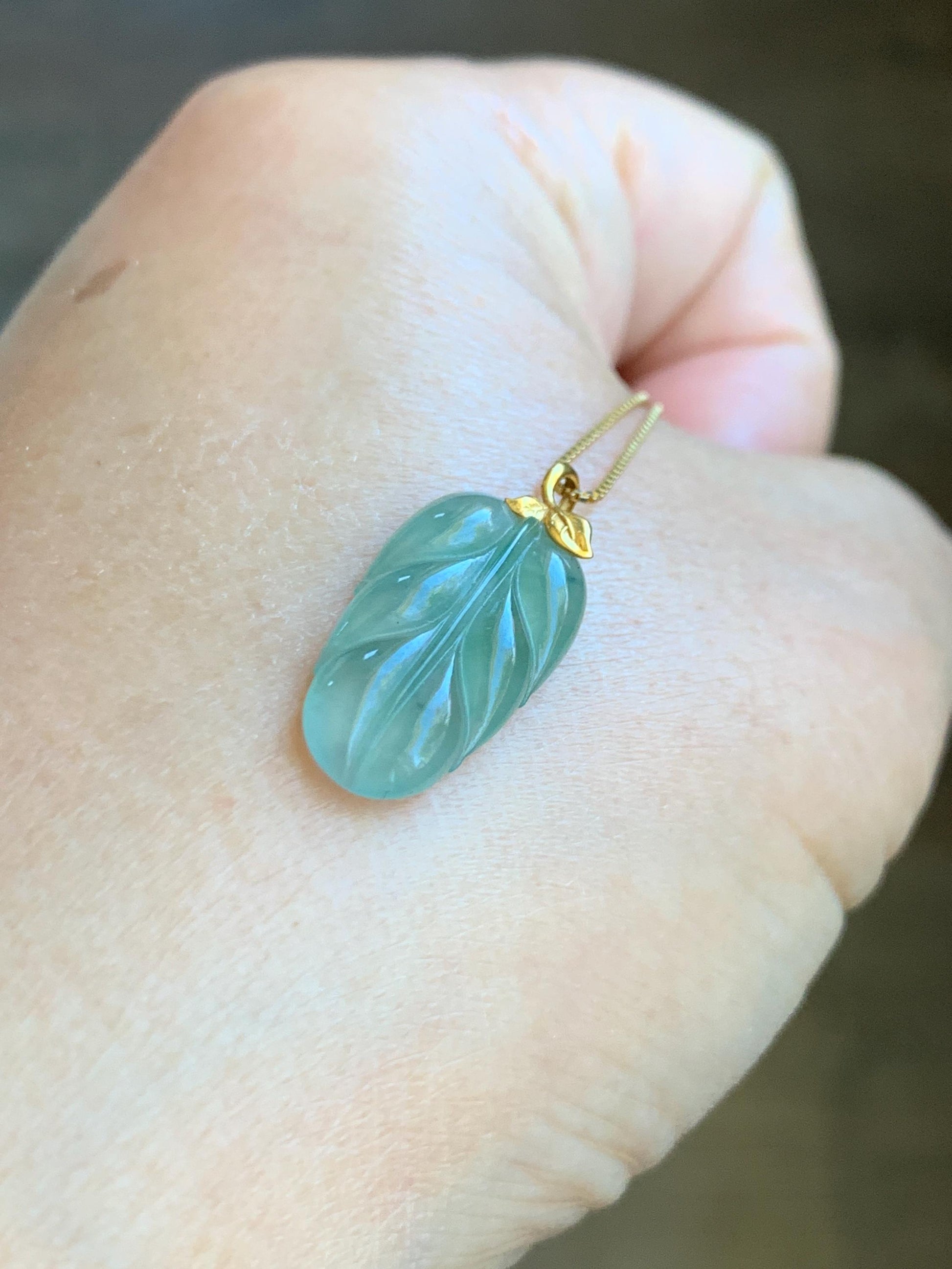 Natural Grade A Icy Highly Translucent Light Green Marbled Jade Jadeite Carved Leaf Petite Pendant 18K Yellow Gold 天然冰起光飘花翡翠大叶有成镶嵌小吊坠 XMY280