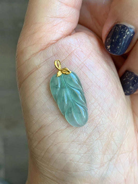 Natural Grade A Icy Highly Translucent Light Green Marbled Jade Jadeite Carved Leaf Petite Pendant 18K Yellow Gold 天然冰起光飘花翡翠大叶有成镶嵌小吊坠 XMY280