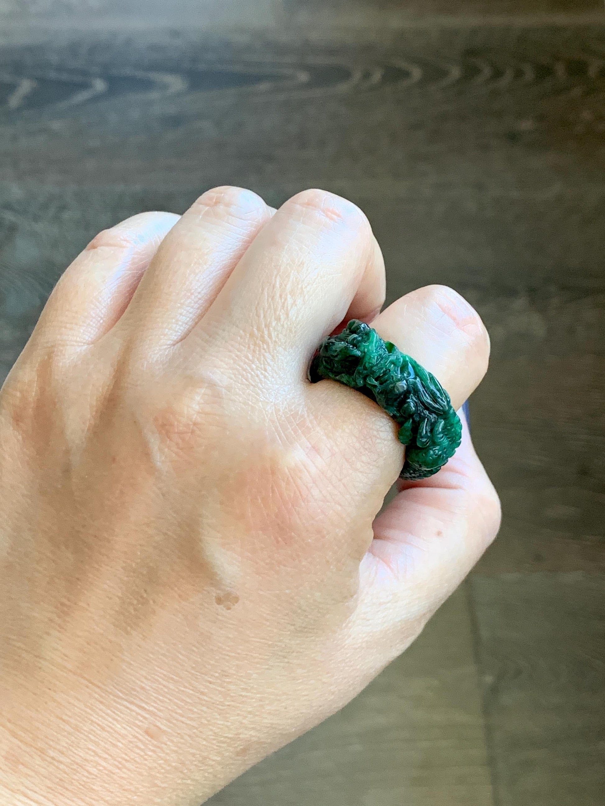 Natural Grade A Semi Translucent Green Wuji Marbled Jade Jadeite Carved Dragon Band Ring size 9.5 US 12g 天然乌鸡绿翡翠盘龙戒圈戒指扳指 LWJ165