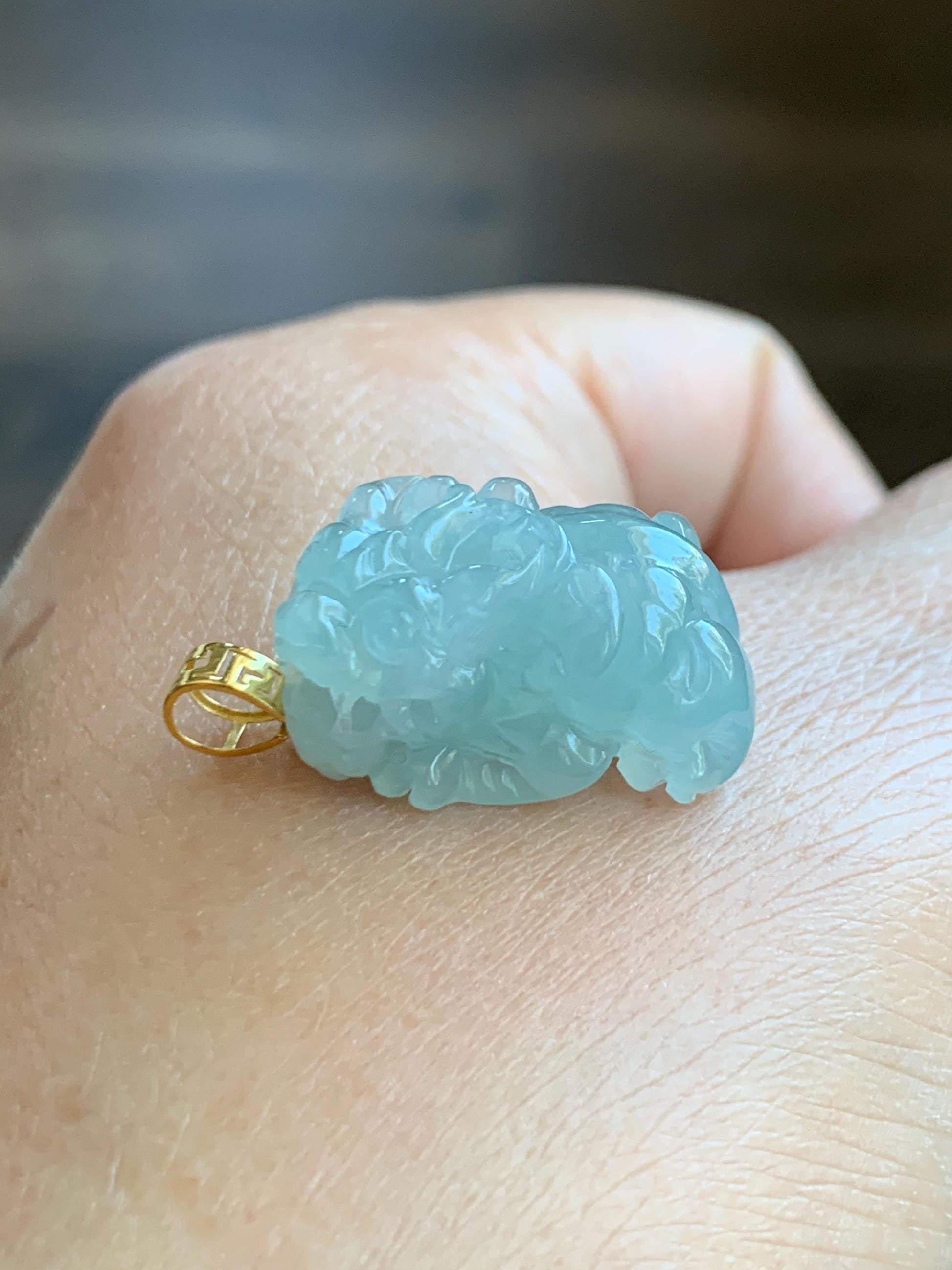 Natural Grade A Icy Translucent Gelatinous Pastel Blue Jade Jadeite Carved Pixiu Pendant 18K Yellow Gold 7g 天然老种冰胶淡蓝翡翠貔貅吊坠 MTL248G