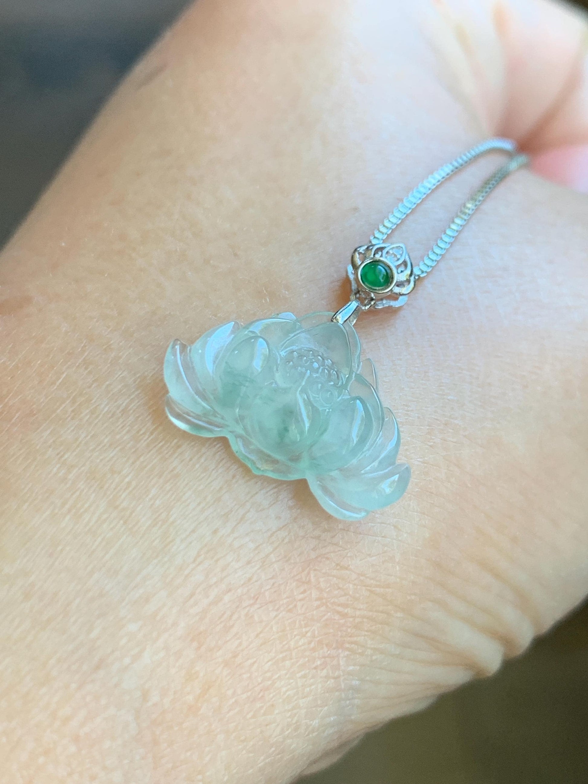 Natural Grade A Icy Highly Translucent Light Green Marbled Jade Jadeite Lotus Flower Petite Pendant Sterling Silver 天然冰晴飘花翡翠迷你莲花镶嵌吊坠 QPM165