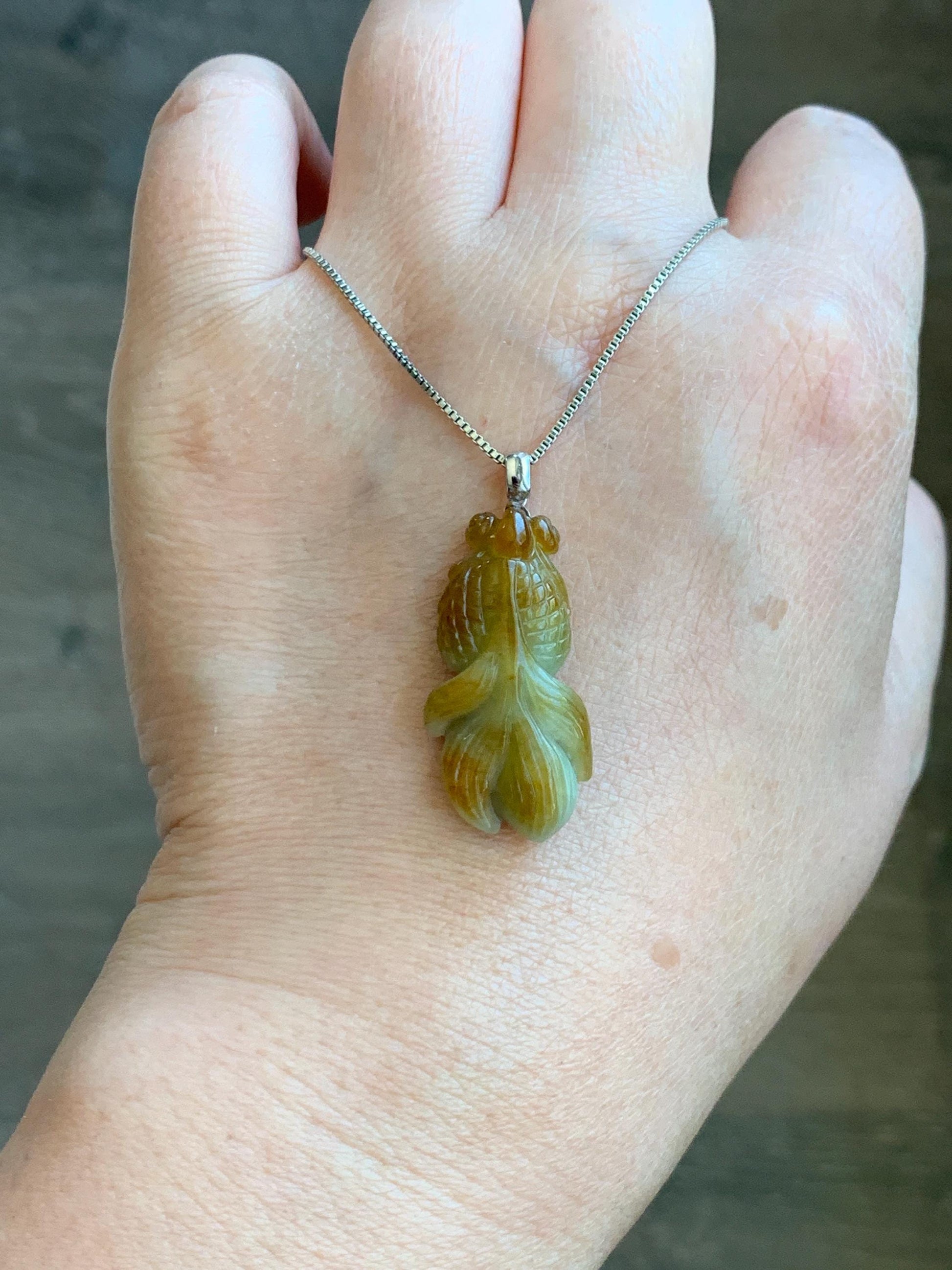 Natural Grade A Icy Translucent Yellow Marbled Jade Jadeite Carved Goldfish Pendant 18K White Gold 6g 天然黄翡翠金鱼金扣头吊坠 MJY100A