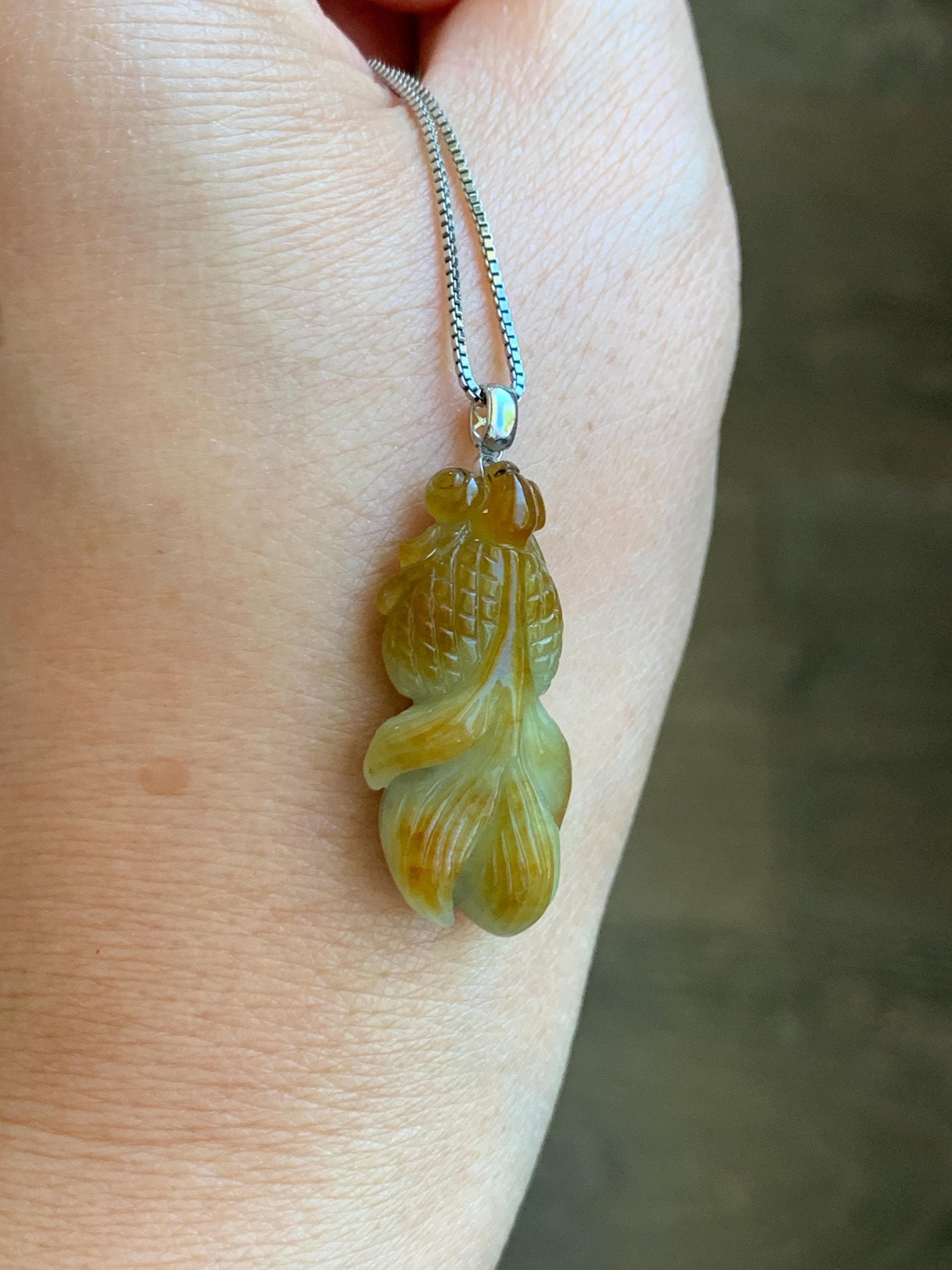 Natural Grade A Icy Translucent Yellow Marbled Jade Jadeite Carved Goldfish Pendant 18K White Gold 6g 天然黄翡翠金鱼金扣头吊坠 MJY100A