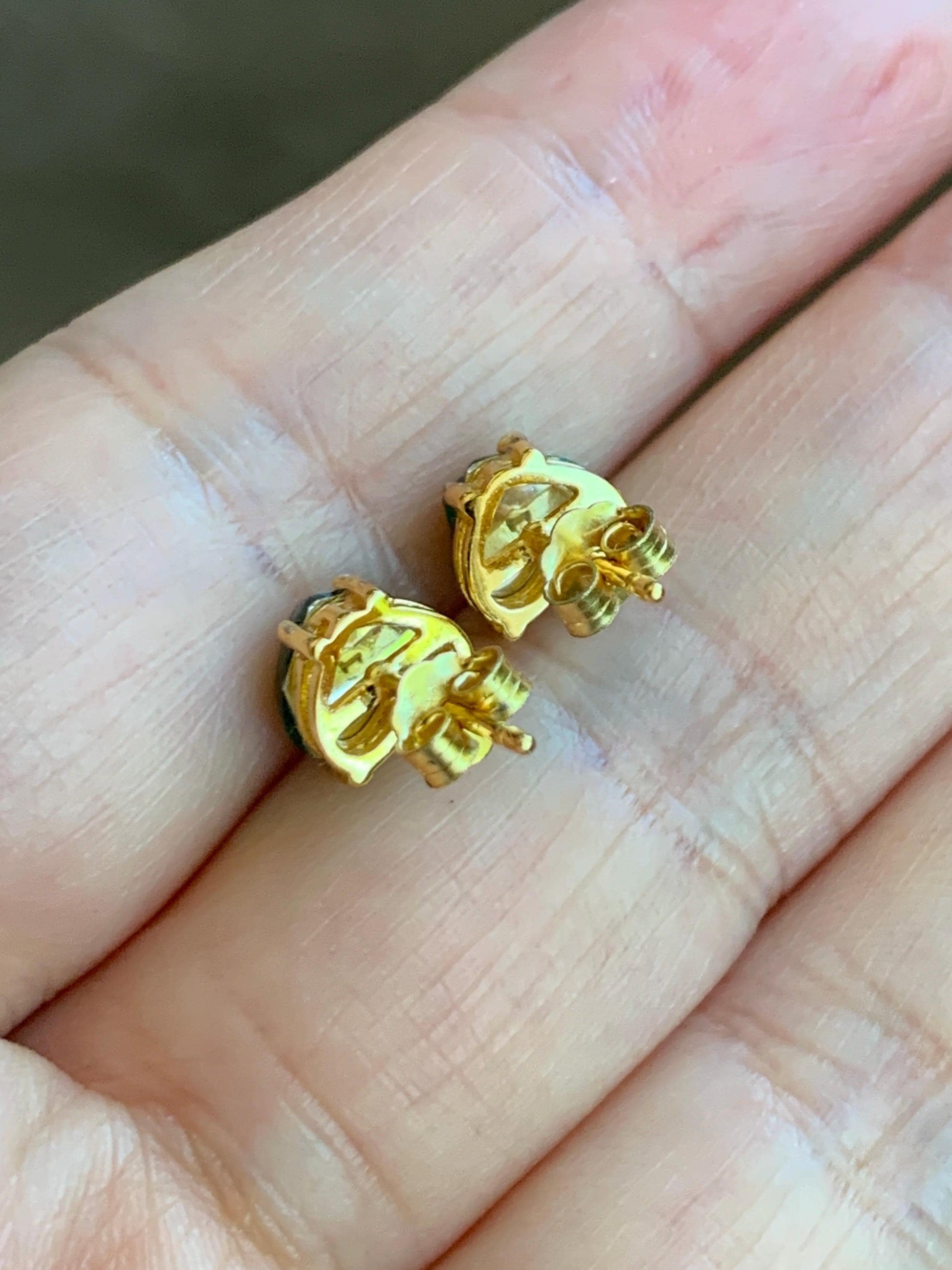 Natural Grade A Guatemalan Icy Translucent Vibrant Green Jade Jadeite Heart Stud Earrings Sterling Silver Gold Overlay 天然冰危绿翡翠爱心银耳钉 XLX88